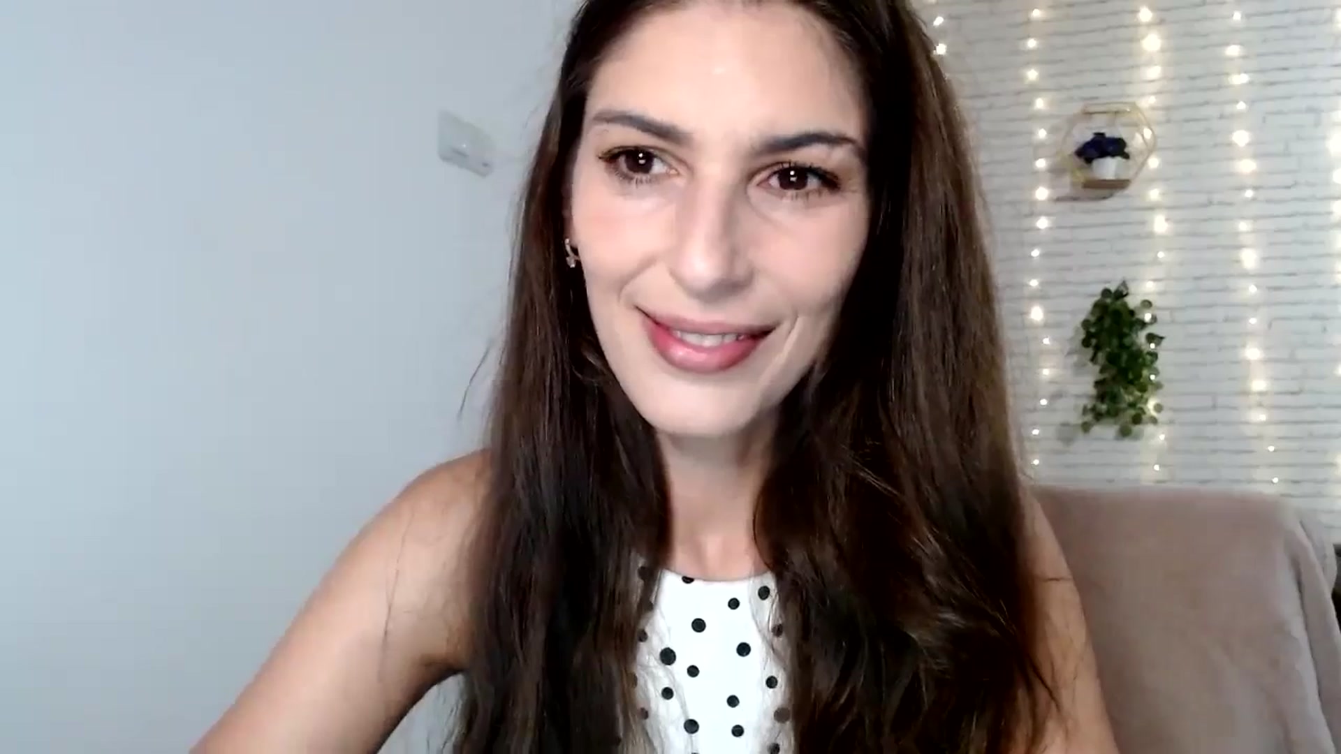 Gallery image thumbnail from AnnaMFC_'s myfreecams stream on, 07/14/2024, 04:42 image 18 of 20