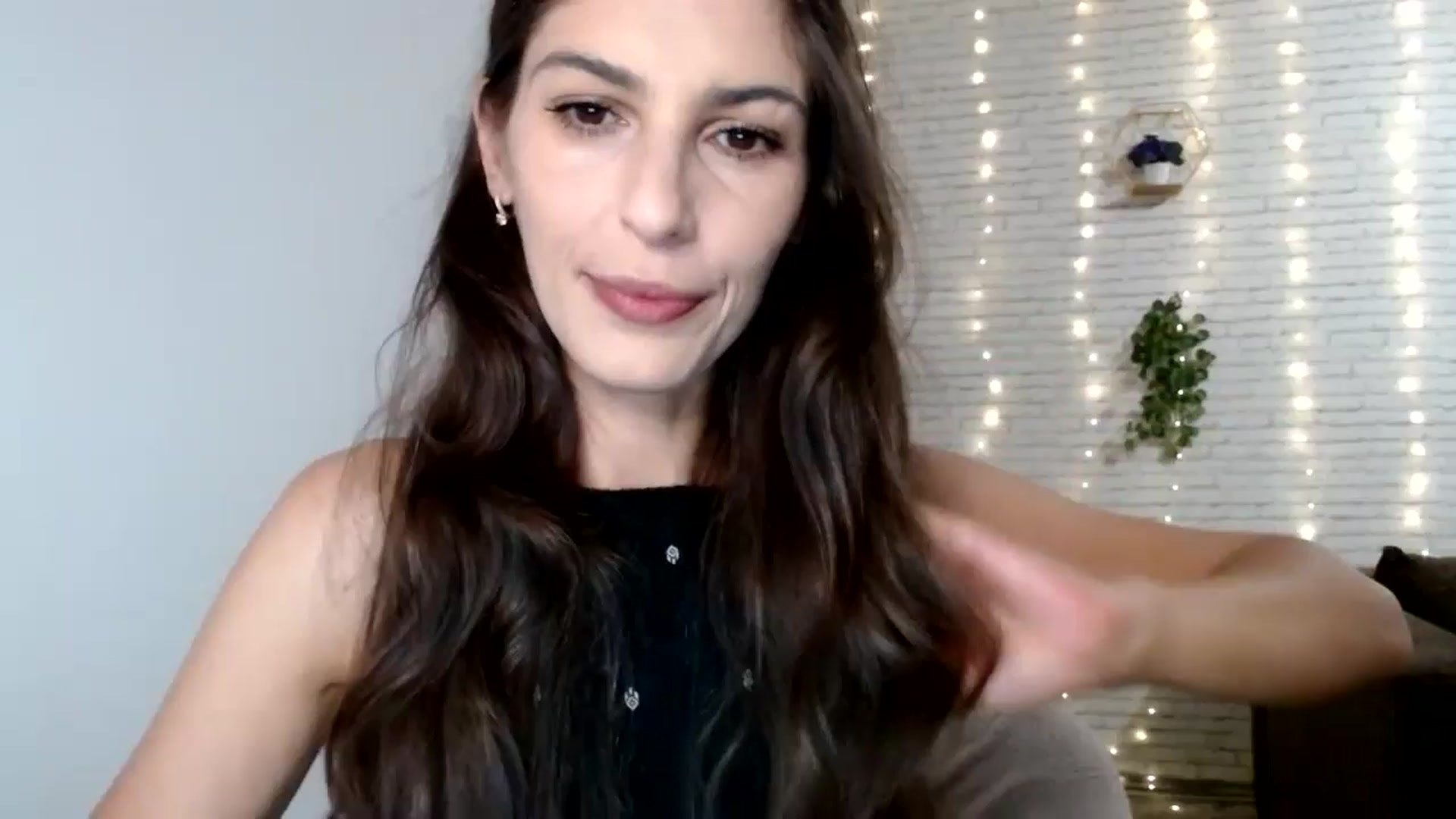 Gallery image thumbnail from AnnaMFC_'s myfreecams stream on, 08/03/2024, 03:01 image 14 of 20