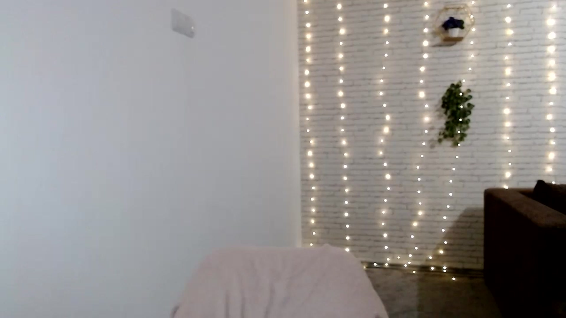 Gallery image thumbnail from AnnaMFC_'s myfreecams stream on, 08/03/2024, 03:01 image 8 of 20