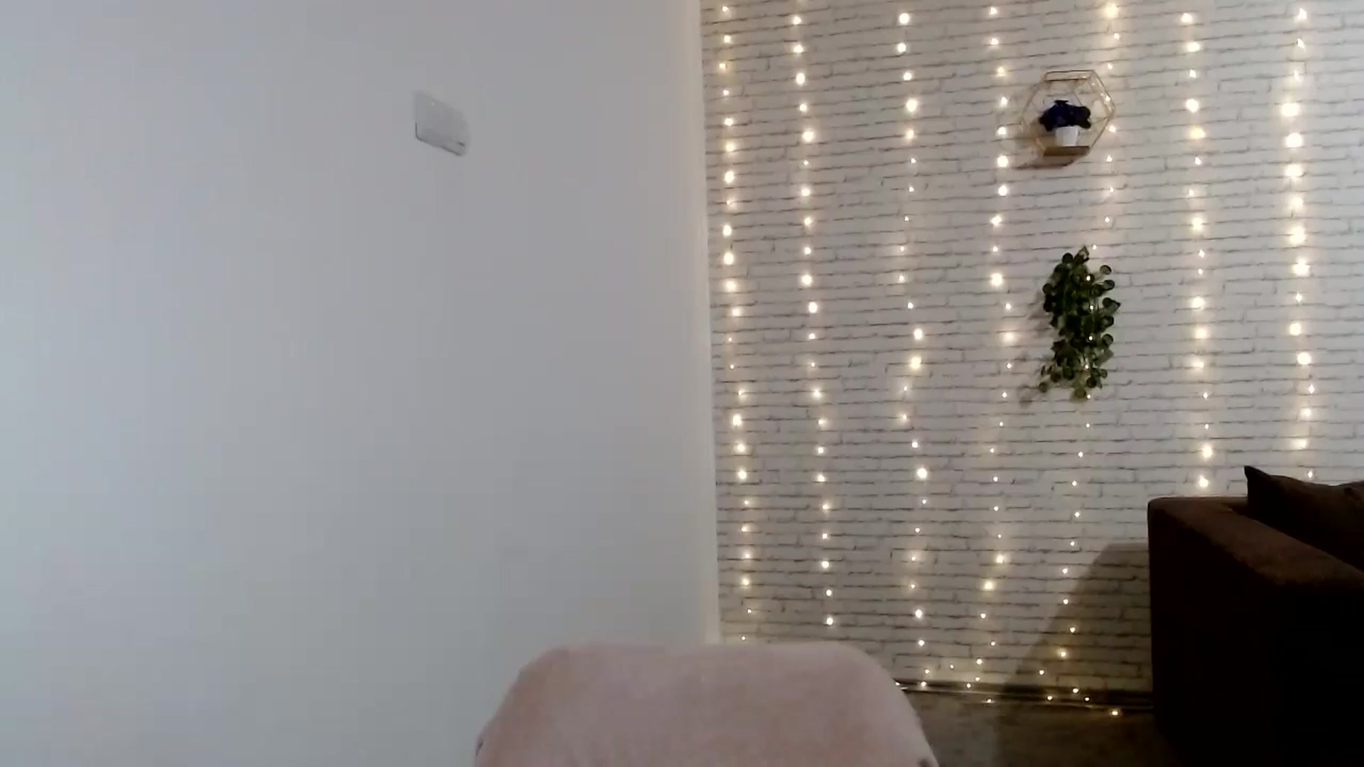 Gallery image thumbnail from AnnaMFC_'s myfreecams stream on, 08/06/2024, 03:06 image 5 of 20