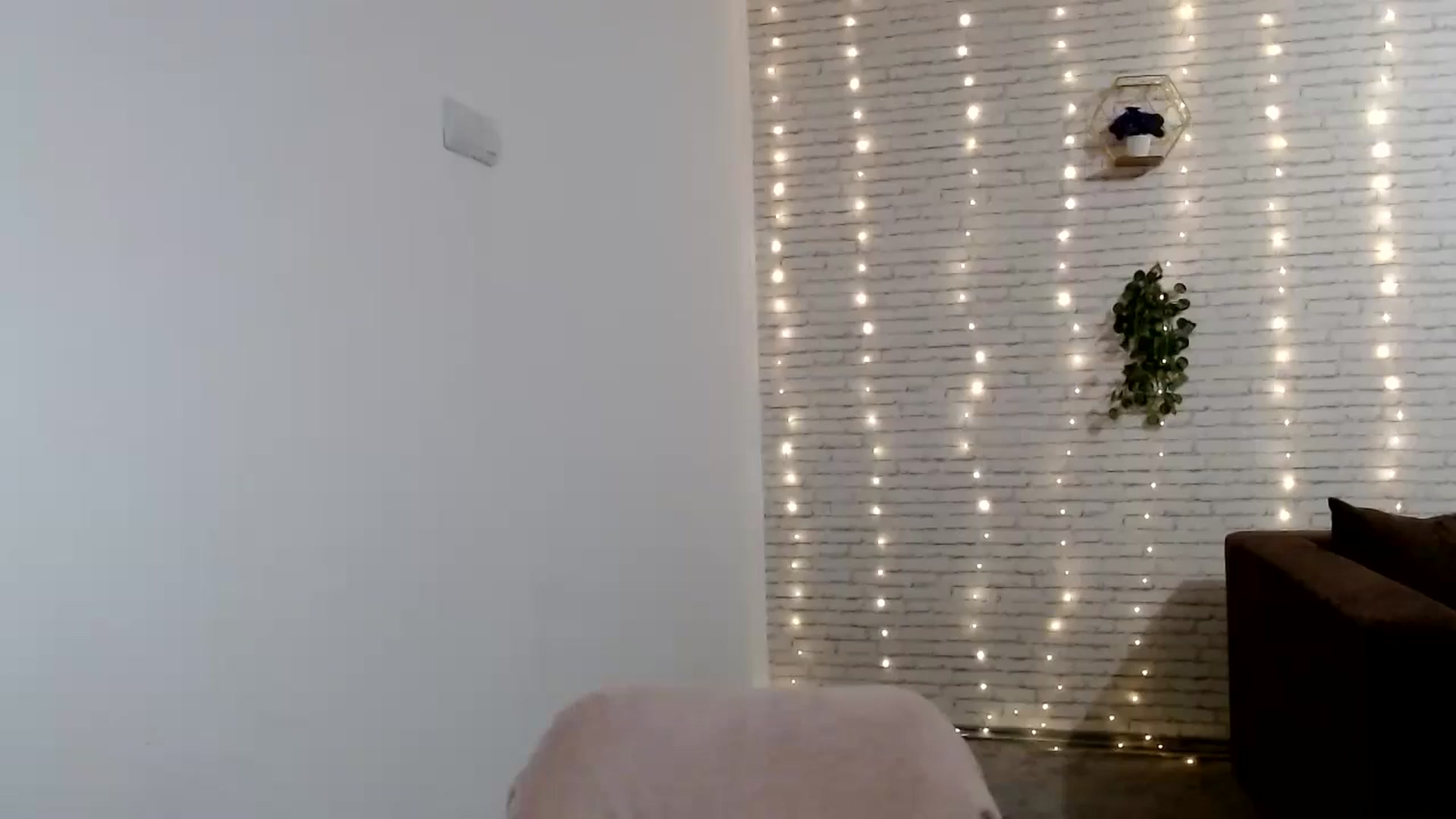Gallery image thumbnail from AnnaMFC_'s myfreecams stream on, 08/06/2024, 03:06 image 6 of 20