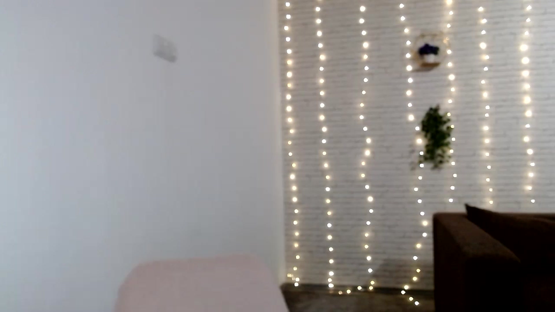 Gallery image thumbnail from AnnaMFC_'s myfreecams stream on, 08/27/2024, 04:16 image 17 of 20