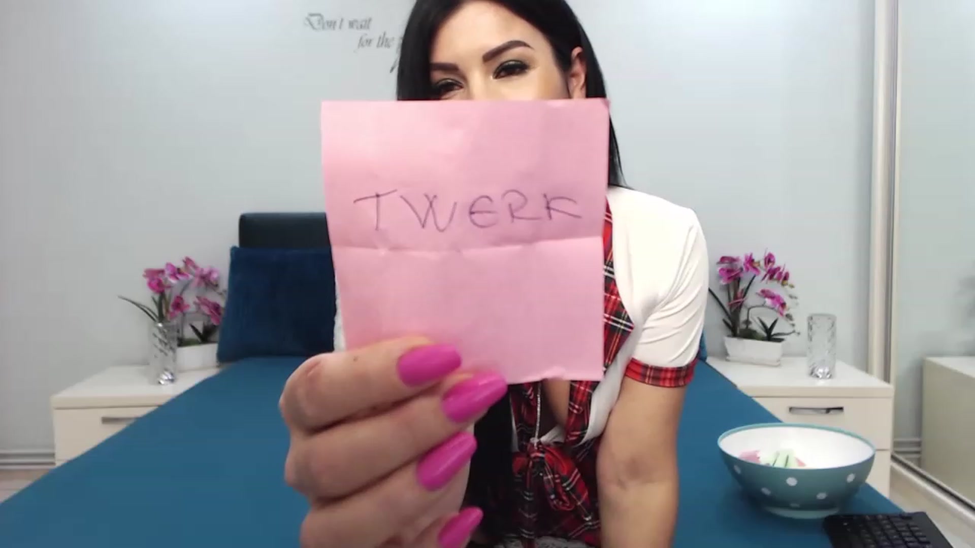 Gallery image thumbnail from AnnaMarina's myfreecams stream on, 04/01/2023, 11:51 image 16 of 20
