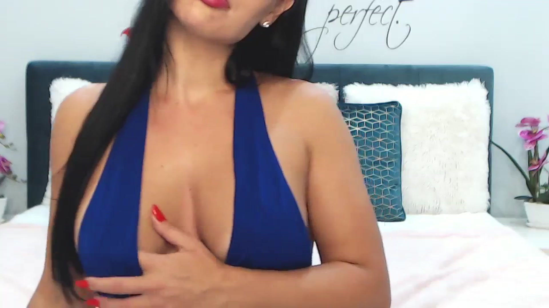 Gallery image thumbnail from AnnaMarina's myfreecams stream on, 08/22/2023, 06:15 image 12 of 20