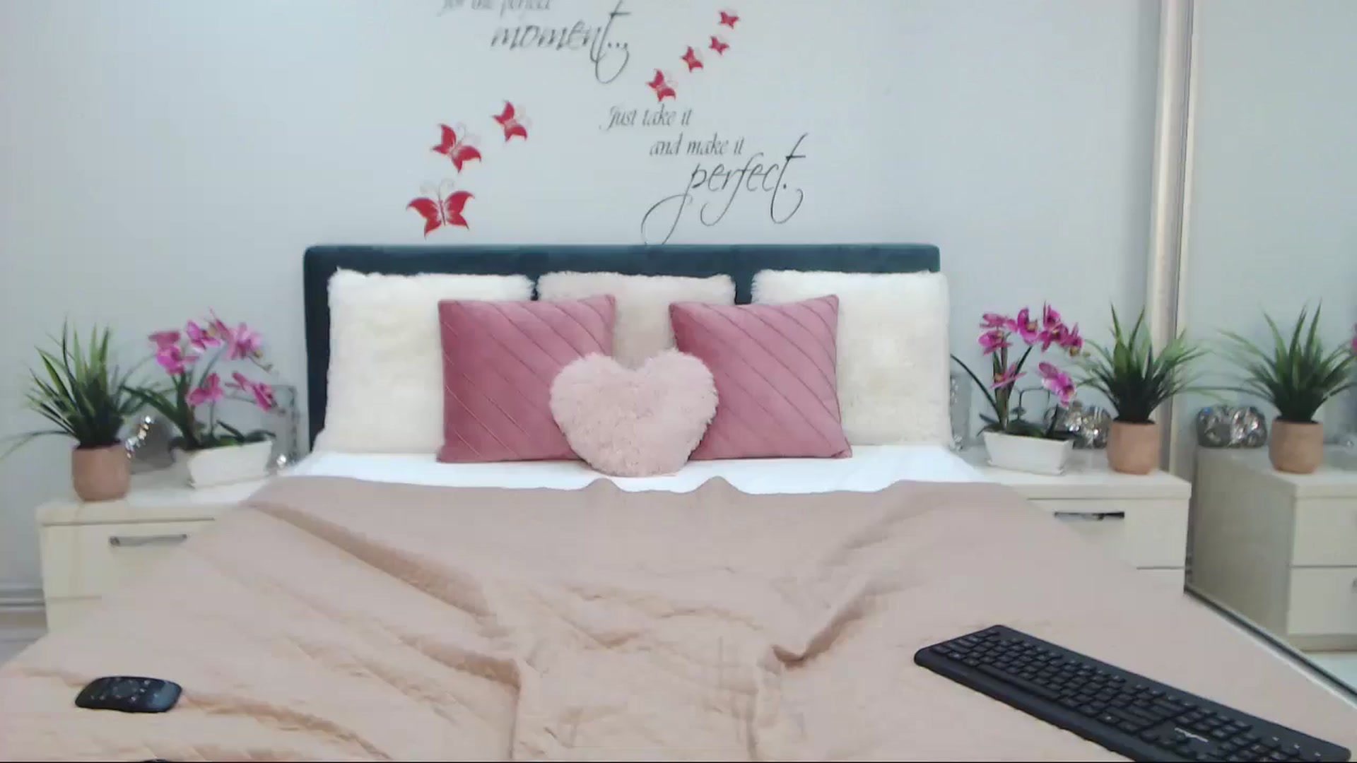 Gallery image thumbnail from AnnaMarina's myfreecams stream on, 11/14/2023, 13:17 image 12 of 20