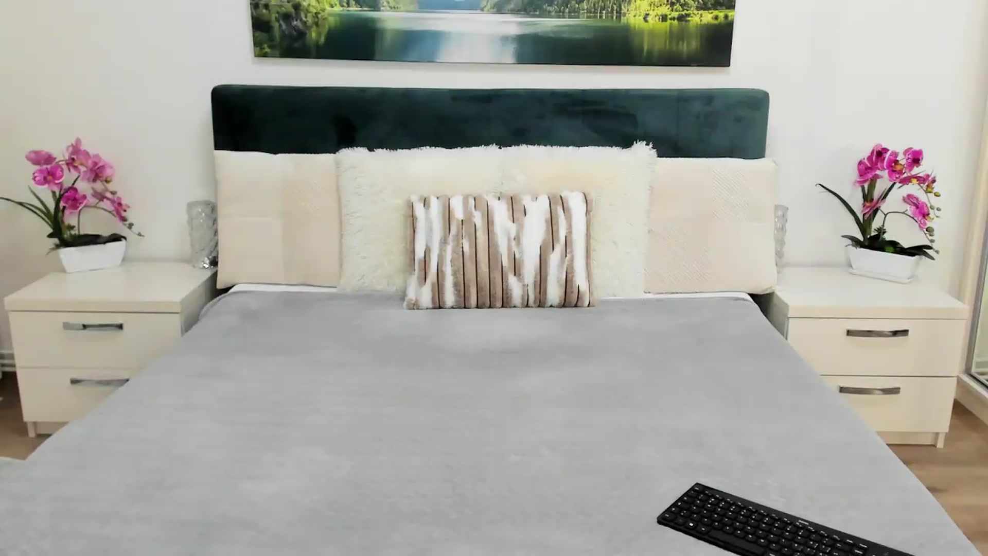 Gallery image thumbnail from AnnaMarina's myfreecams stream on, 09/19/2026, 04:08 image 4 of 20