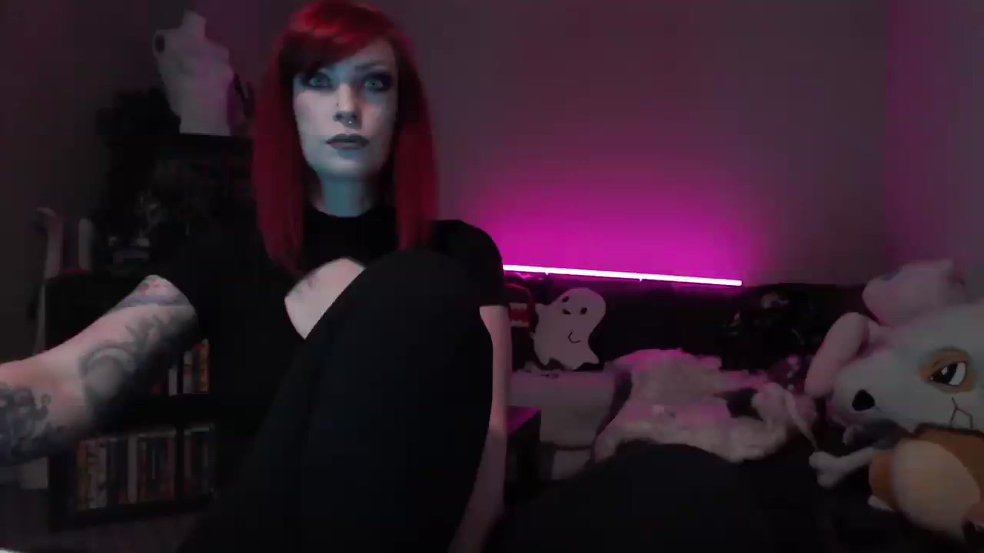 Gallery image thumbnail from AnnaMidnght's myfreecams stream on, 04/25/2026, 17:16 image 4 of 20