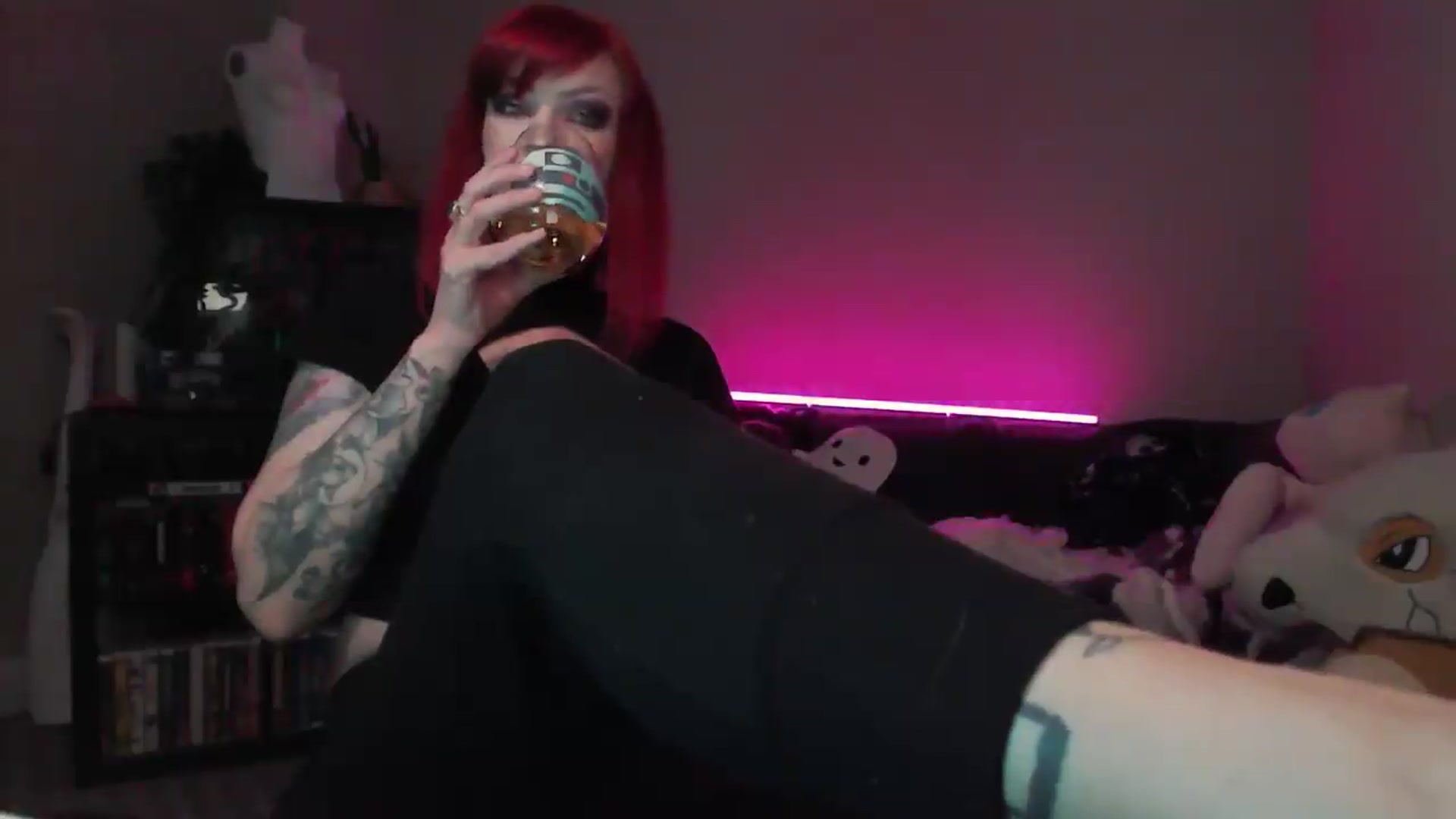 Gallery image thumbnail from AnnaMidnght's myfreecams stream on, 04/25/2026, 17:16 image 8 of 20