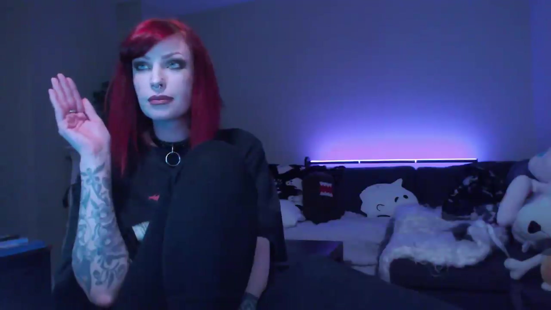 Gallery image thumbnail from AnnaMidnght's myfreecams stream on, 04/28/2026, 17:31 image 18 of 20