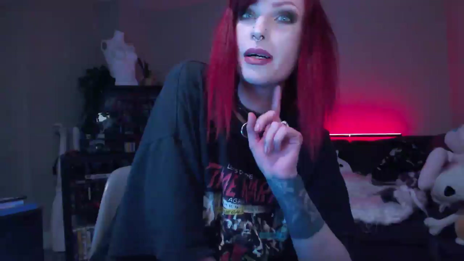 Gallery image thumbnail from AnnaMidnght's myfreecams stream on, 04/28/2026, 17:31 image 1 of 20