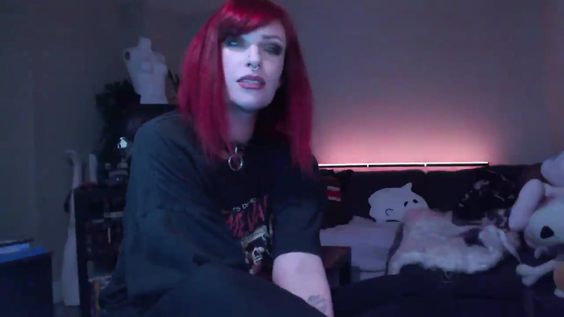 Gallery image thumbnail from AnnaMidnght's myfreecams stream on, 04/28/2026, 17:31 image 14 of 20