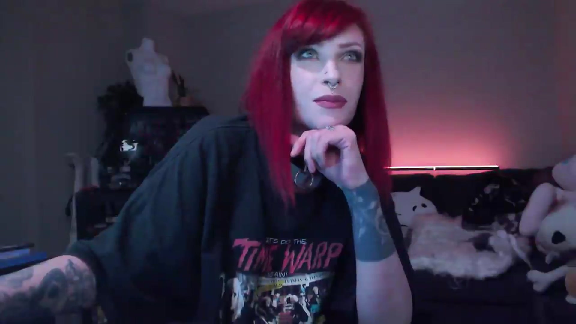 Gallery image thumbnail from AnnaMidnght's myfreecams stream on, 04/28/2026, 17:31 image 9 of 20