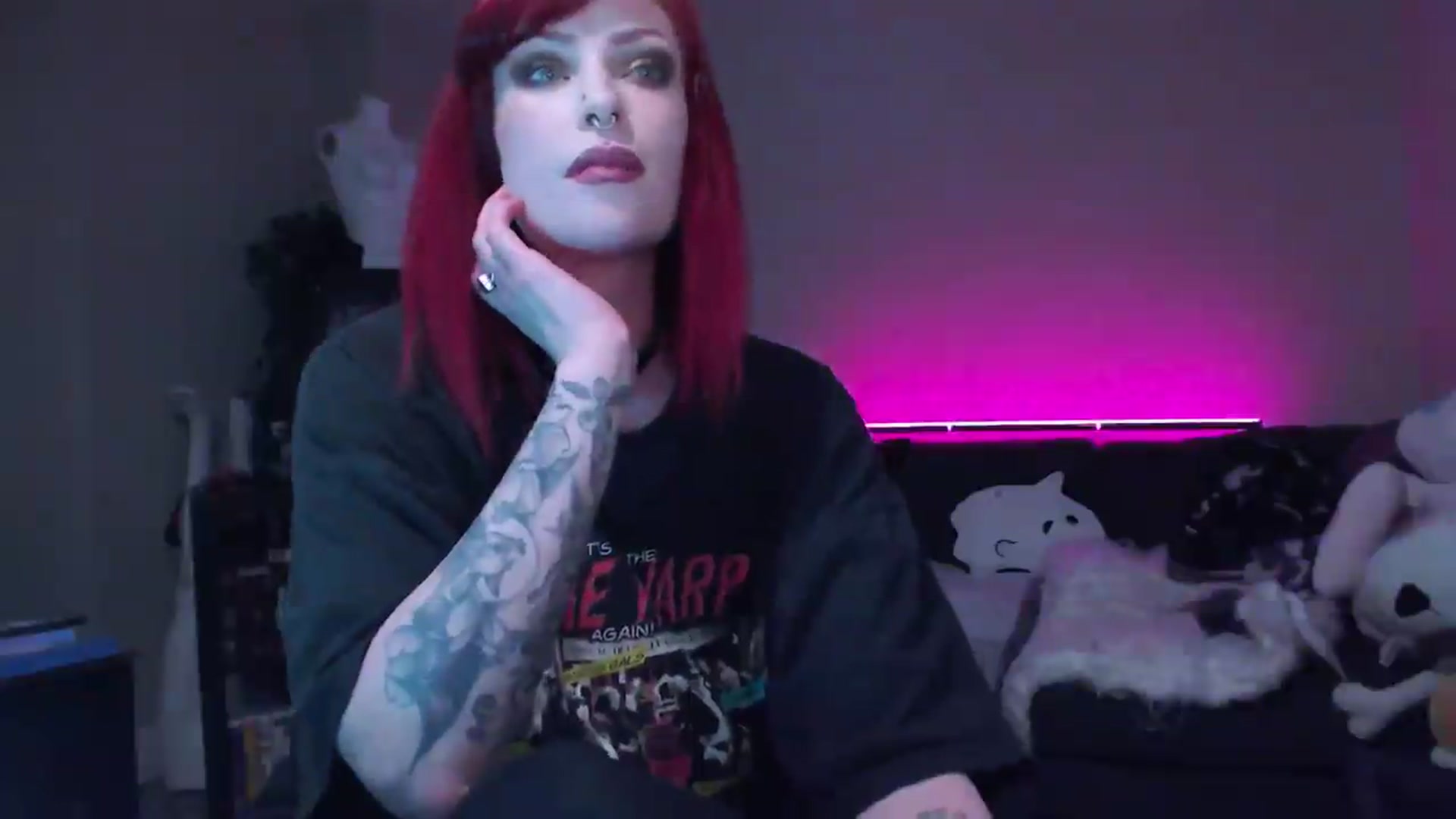 Gallery image thumbnail from AnnaMidnght's myfreecams stream on, 04/28/2026, 17:31 image 16 of 20
