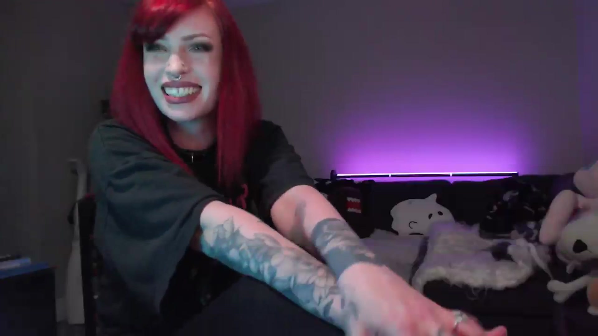 Gallery image thumbnail from AnnaMidnght's myfreecams stream on, 04/28/2026, 17:31 image 19 of 20