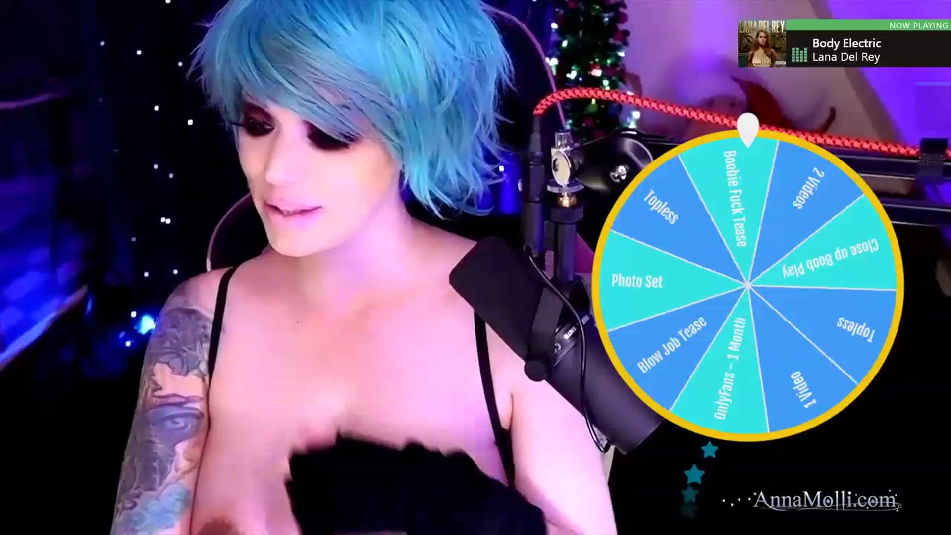 Gallery image thumbnail from AnnaMolli's myfreecams stream on, 12/17/2022, 04:54 image 7 of 20
