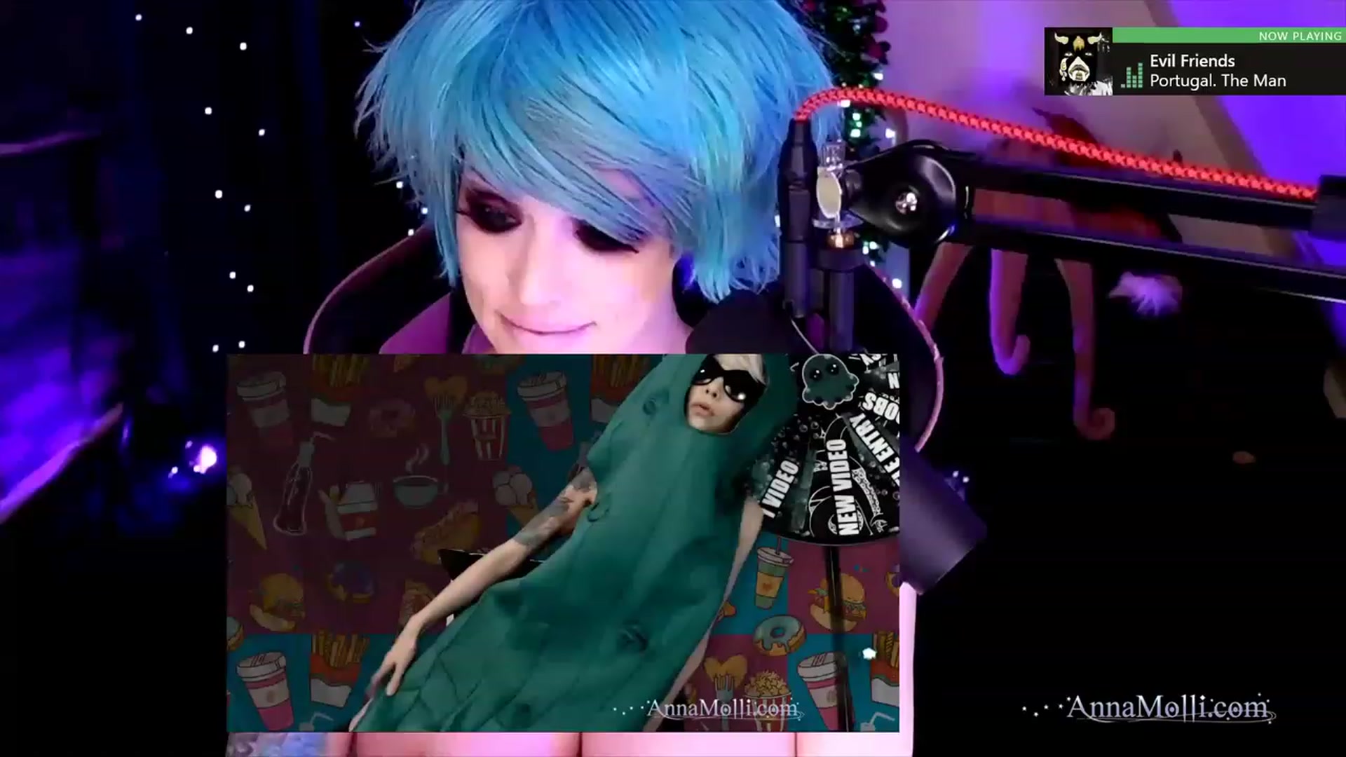 Gallery image thumbnail from AnnaMolli's myfreecams stream on, 12/17/2022, 04:54 image 16 of 20