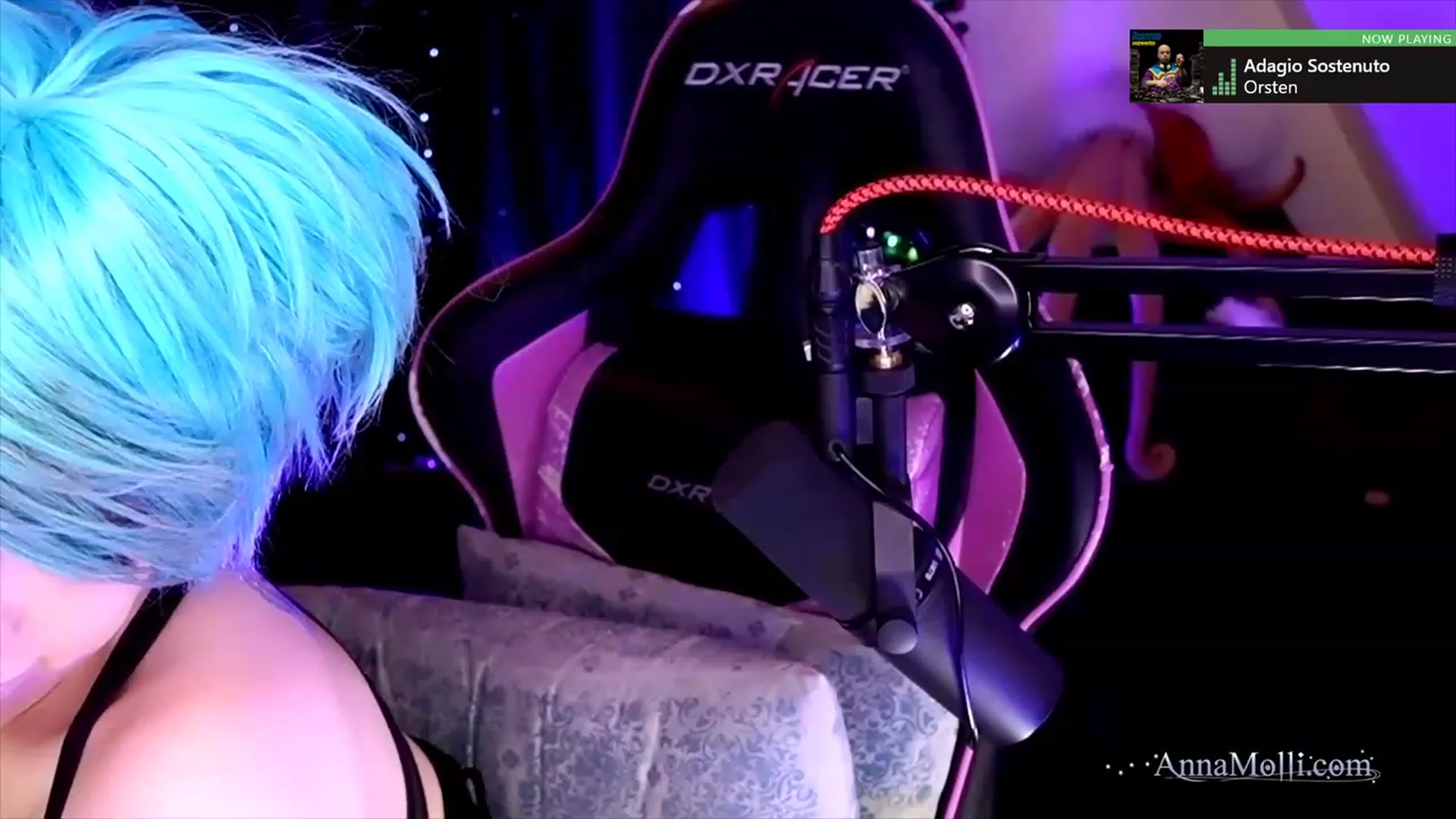 Gallery image thumbnail from AnnaMolli's myfreecams stream on, 12/22/2022, 04:49 image 16 of 20