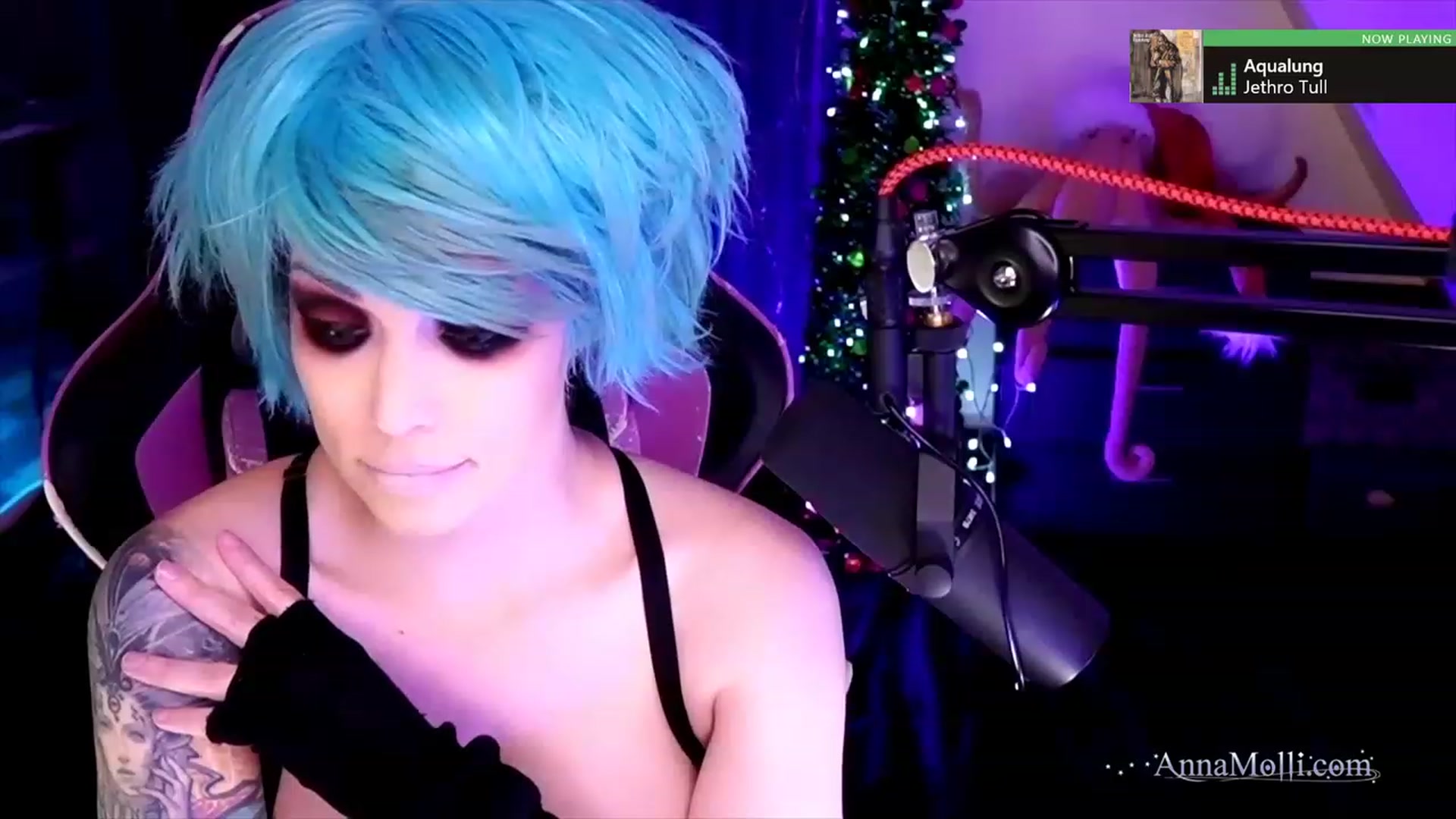 Gallery image thumbnail from AnnaMolli's myfreecams stream on, 12/23/2022, 04:39 image 12 of 20