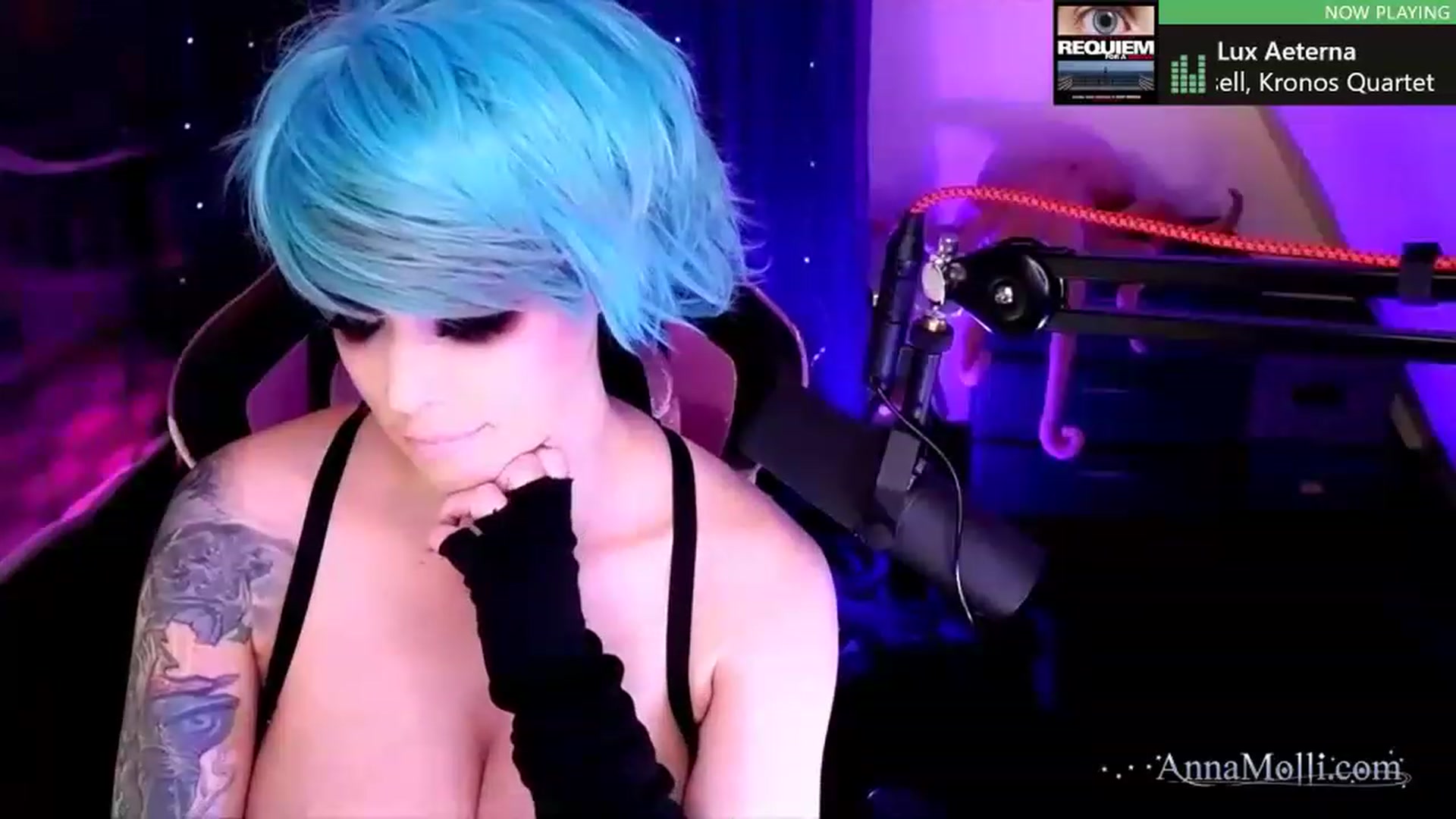 Gallery image thumbnail from AnnaMolli's myfreecams stream on, 01/02/2023, 05:02 image 2 of 20