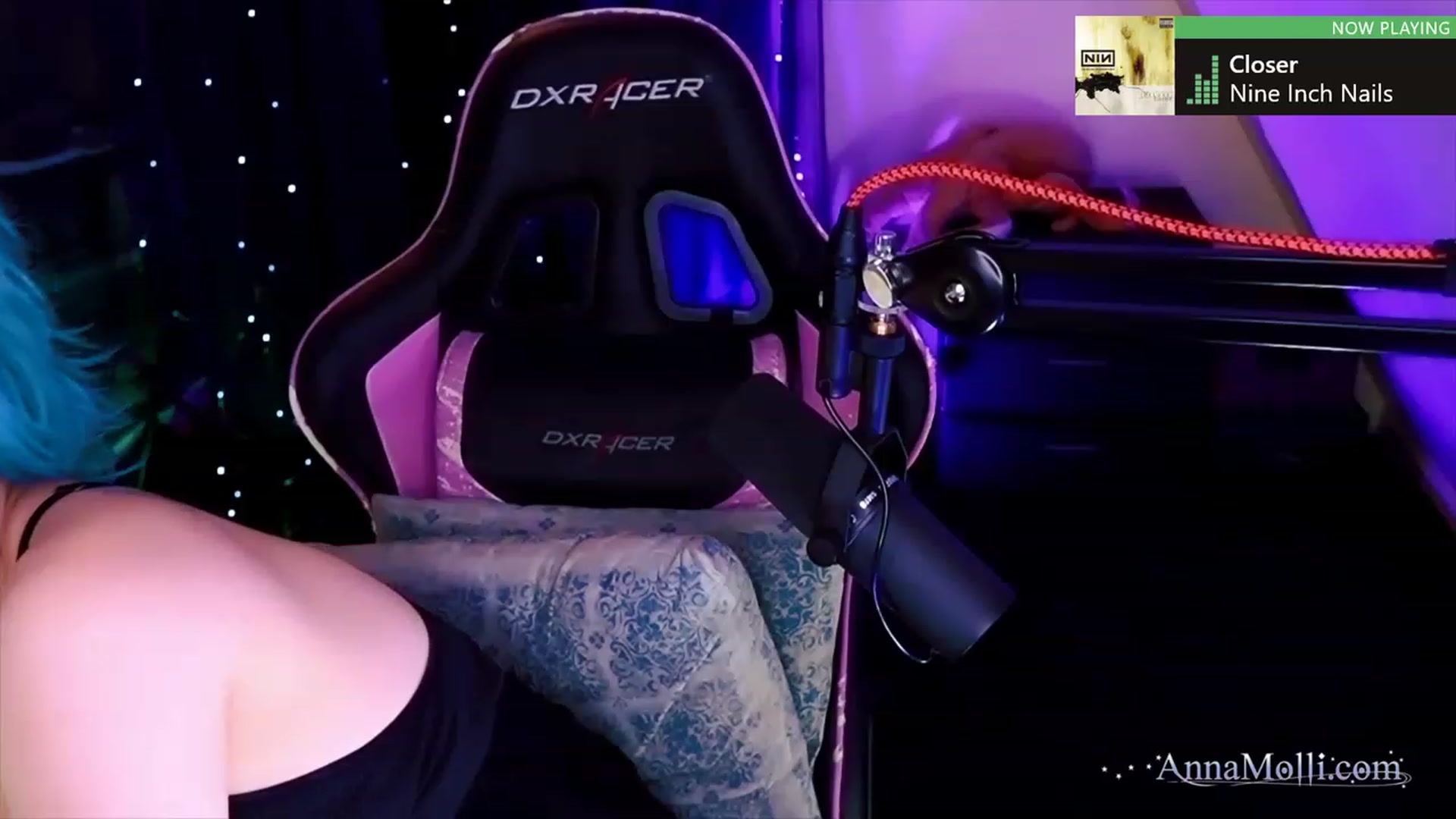 Gallery image thumbnail from AnnaMolli's myfreecams stream on, 02/04/2023, 04:58 image 2 of 20