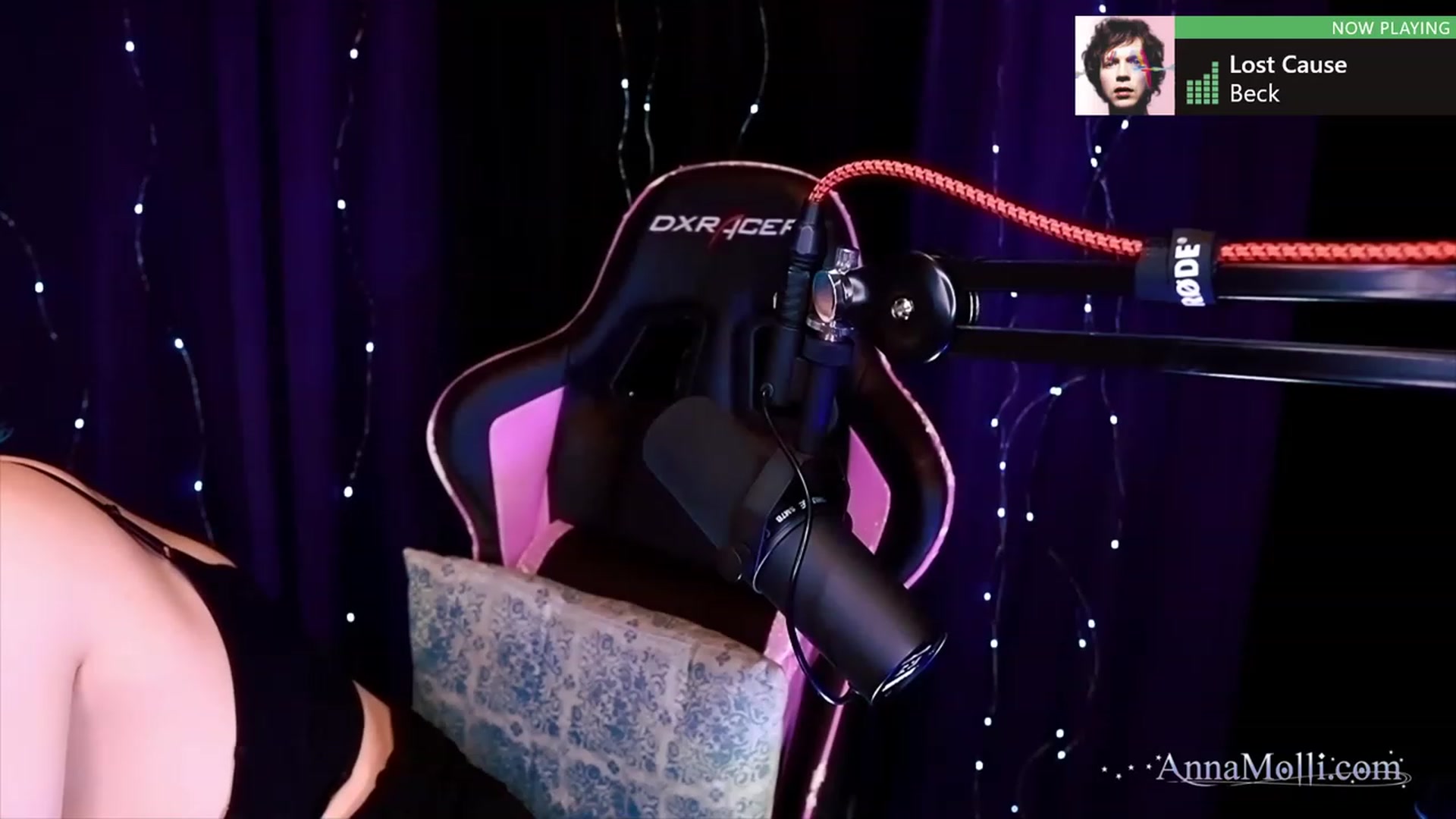 Gallery image thumbnail from AnnaMolli's myfreecams stream on, 05/26/2023, 04:00 image 15 of 20