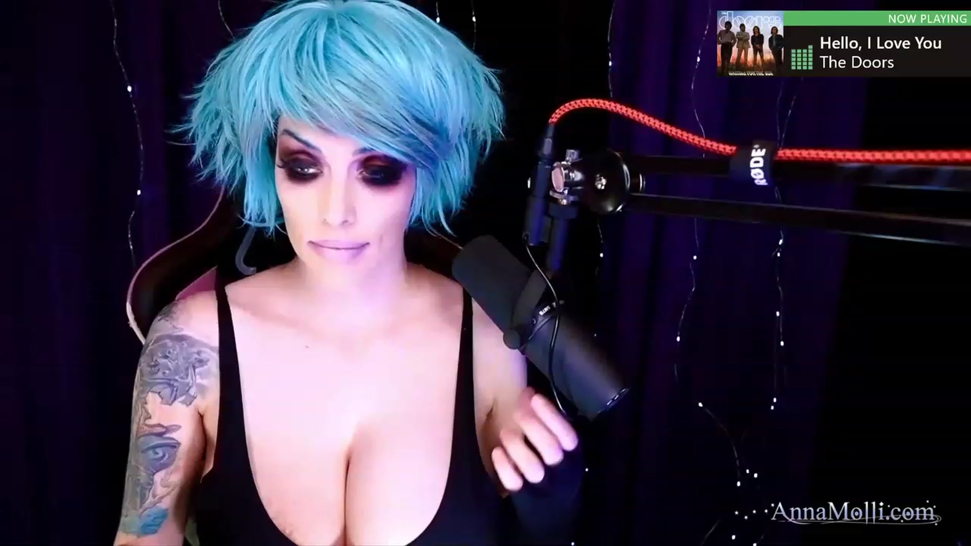 Gallery image thumbnail from AnnaMolli's myfreecams stream on, 06/01/2023, 04:07 image 2 of 20