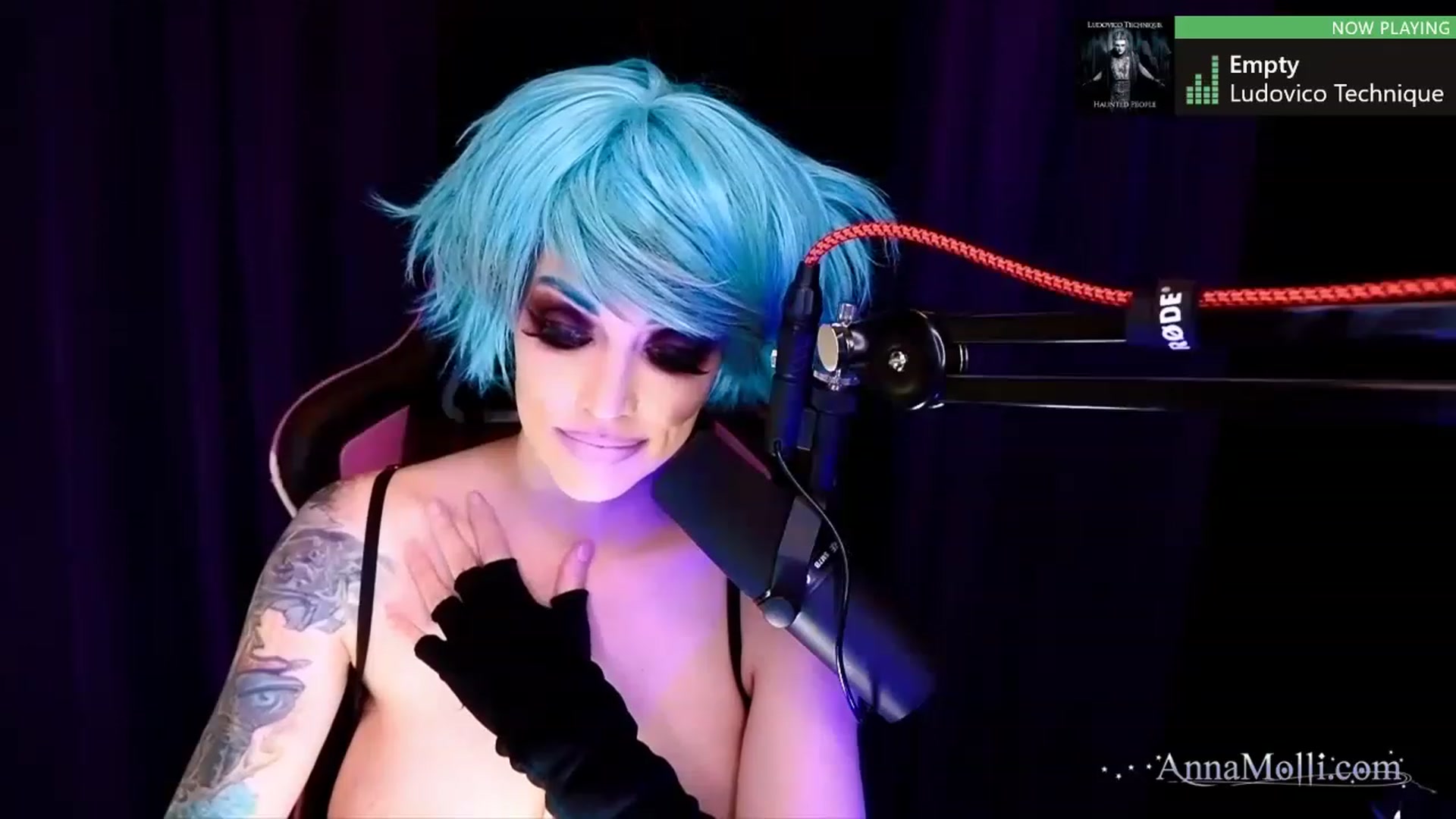 Gallery image thumbnail from AnnaMolli's myfreecams stream on, 06/15/2023, 04:04 image 16 of 20
