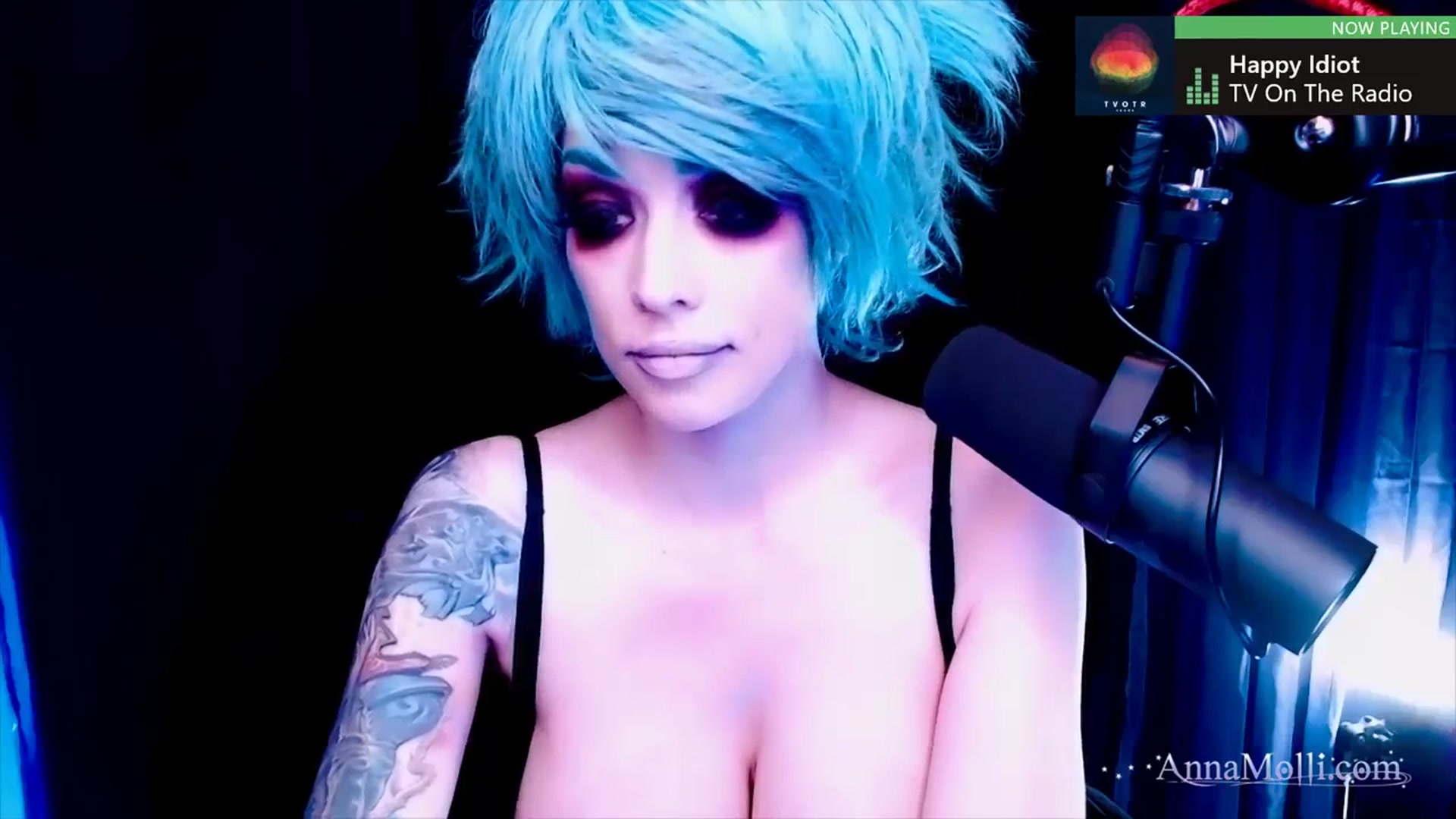 Gallery image thumbnail from AnnaMolli's myfreecams stream on, 09/10/2023, 04:05 image 4 of 20