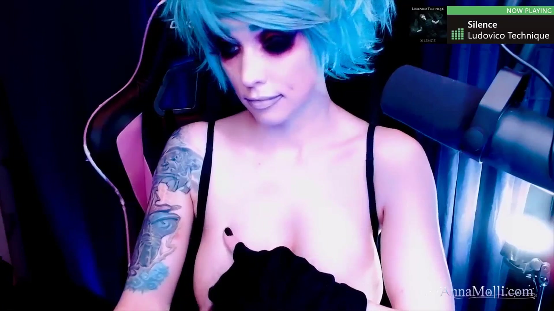 Gallery image thumbnail from AnnaMolli's myfreecams stream on, 09/21/2023, 03:58 image 10 of 20