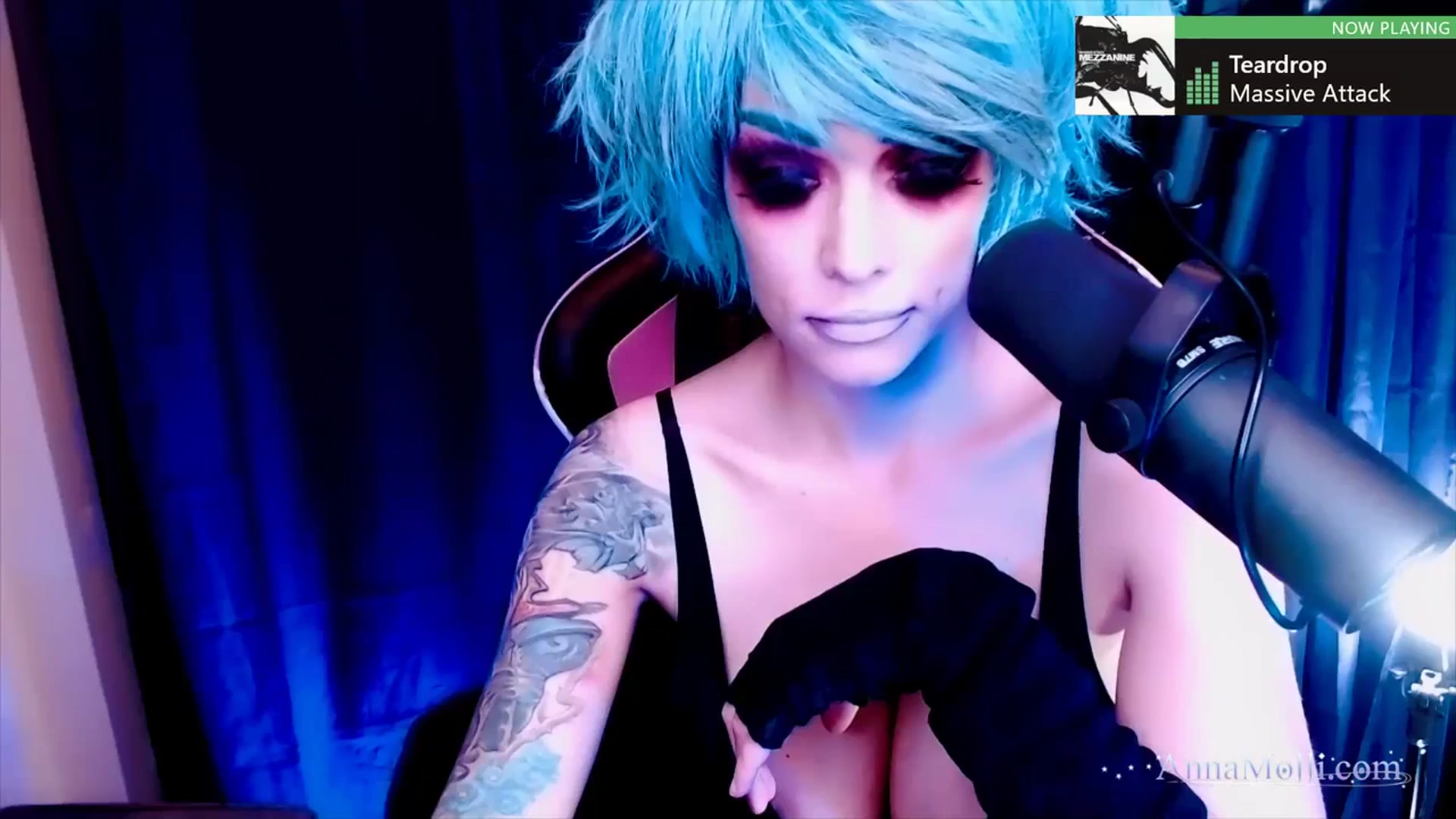 Gallery image thumbnail from AnnaMolli's myfreecams stream on, 10/09/2023, 03:46 image 2 of 20