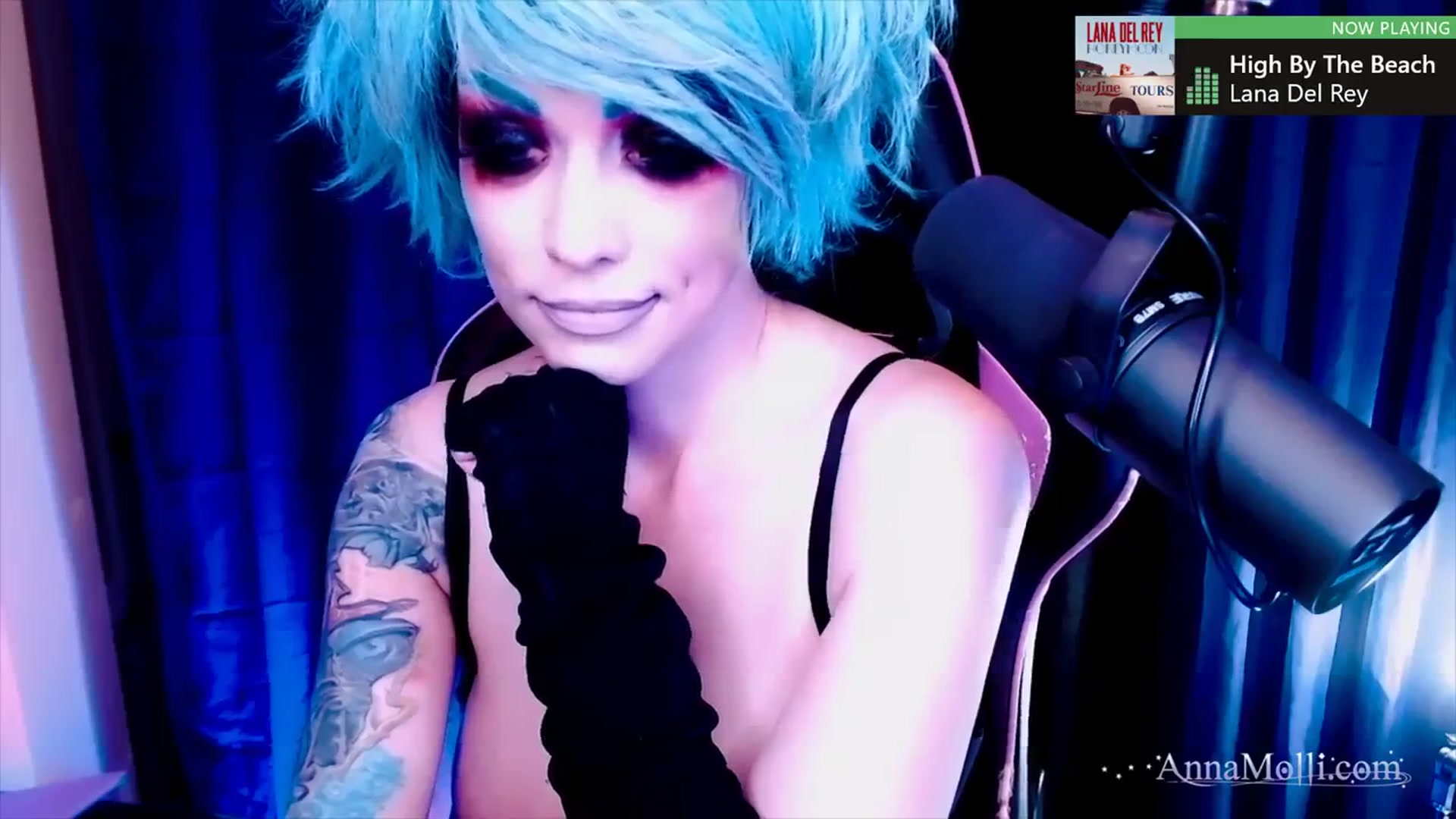 Gallery image thumbnail from AnnaMolli's myfreecams stream on, 10/13/2023, 04:02 image 14 of 20
