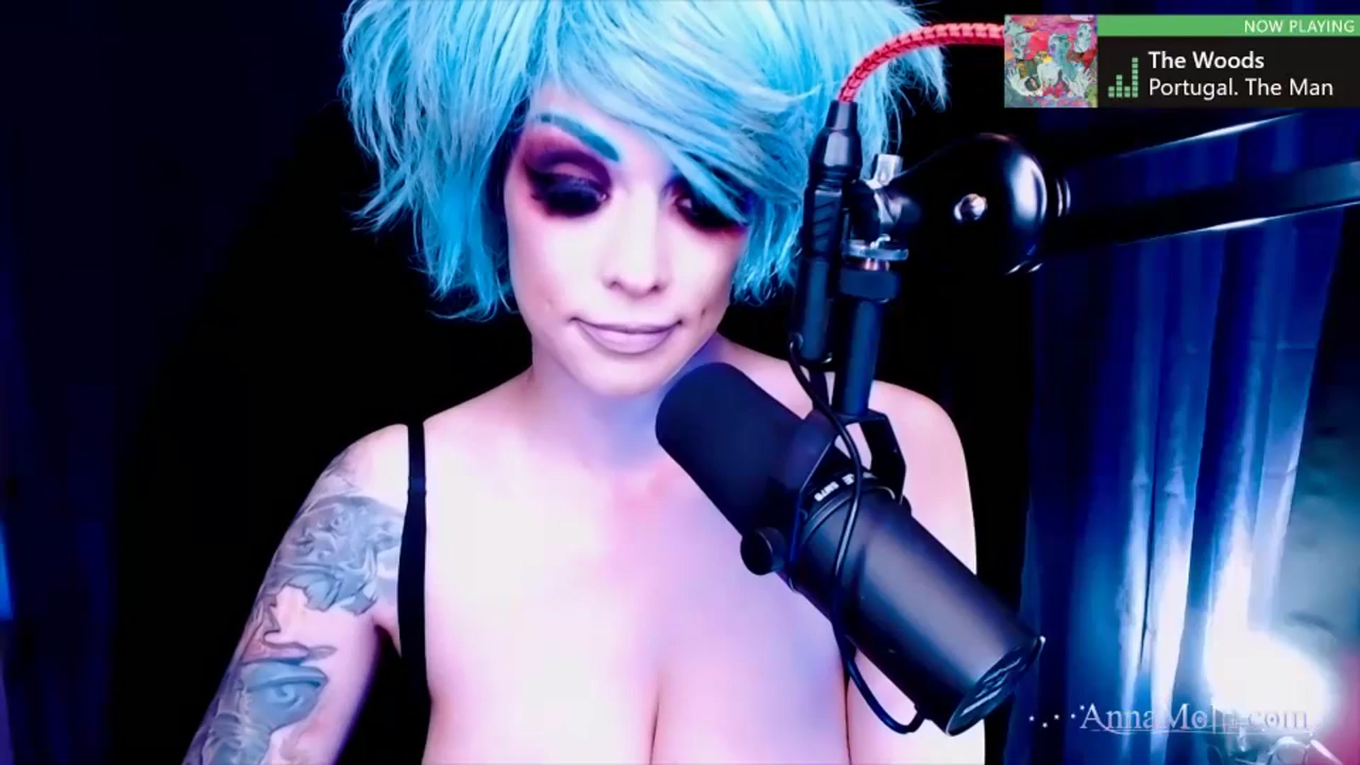 Gallery image thumbnail from AnnaMolli's myfreecams stream on, 10/18/2023, 04:03 image 12 of 20