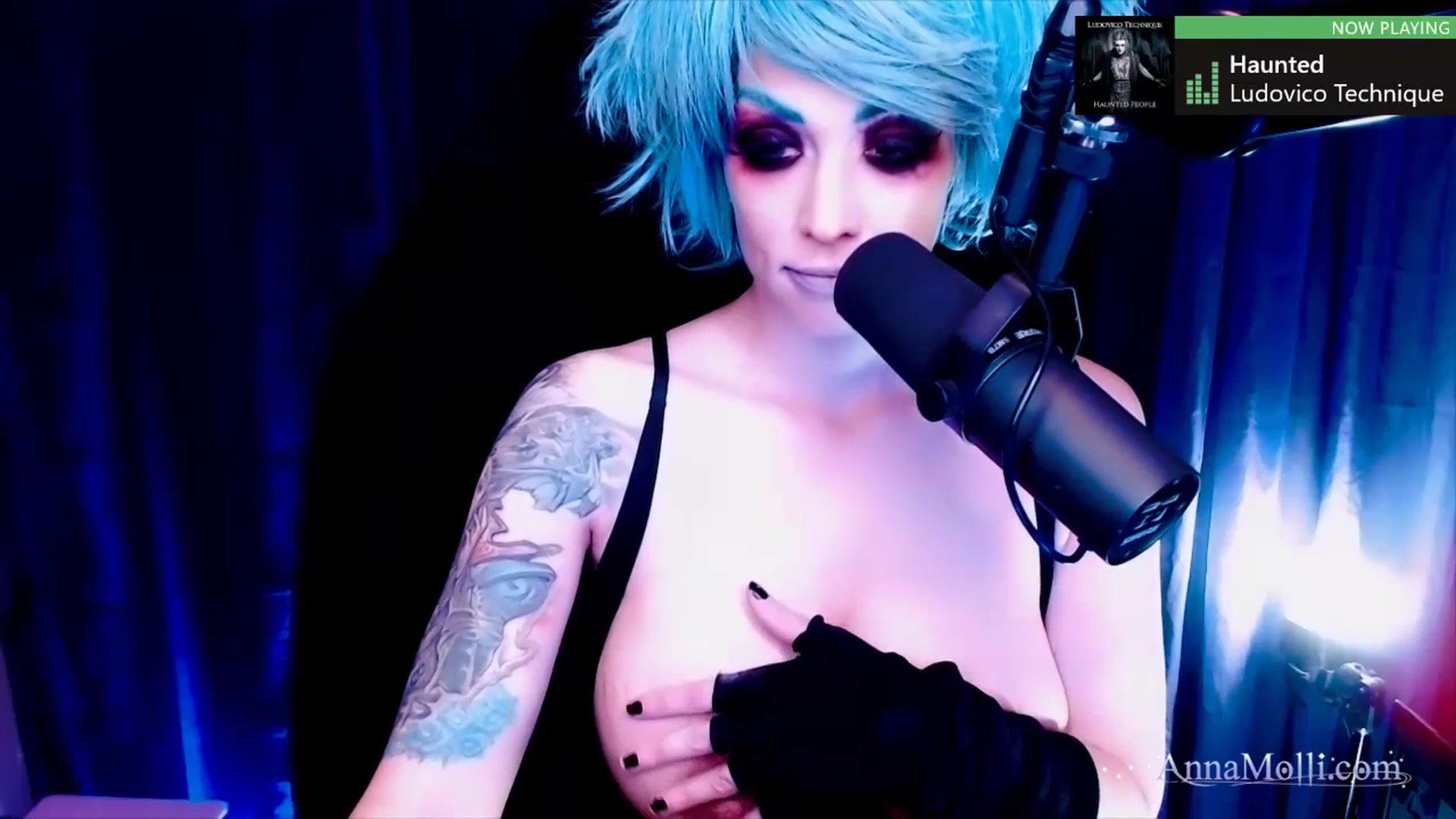 Gallery image thumbnail from AnnaMolli's myfreecams stream on, 10/20/2023, 03:16 image 2 of 20