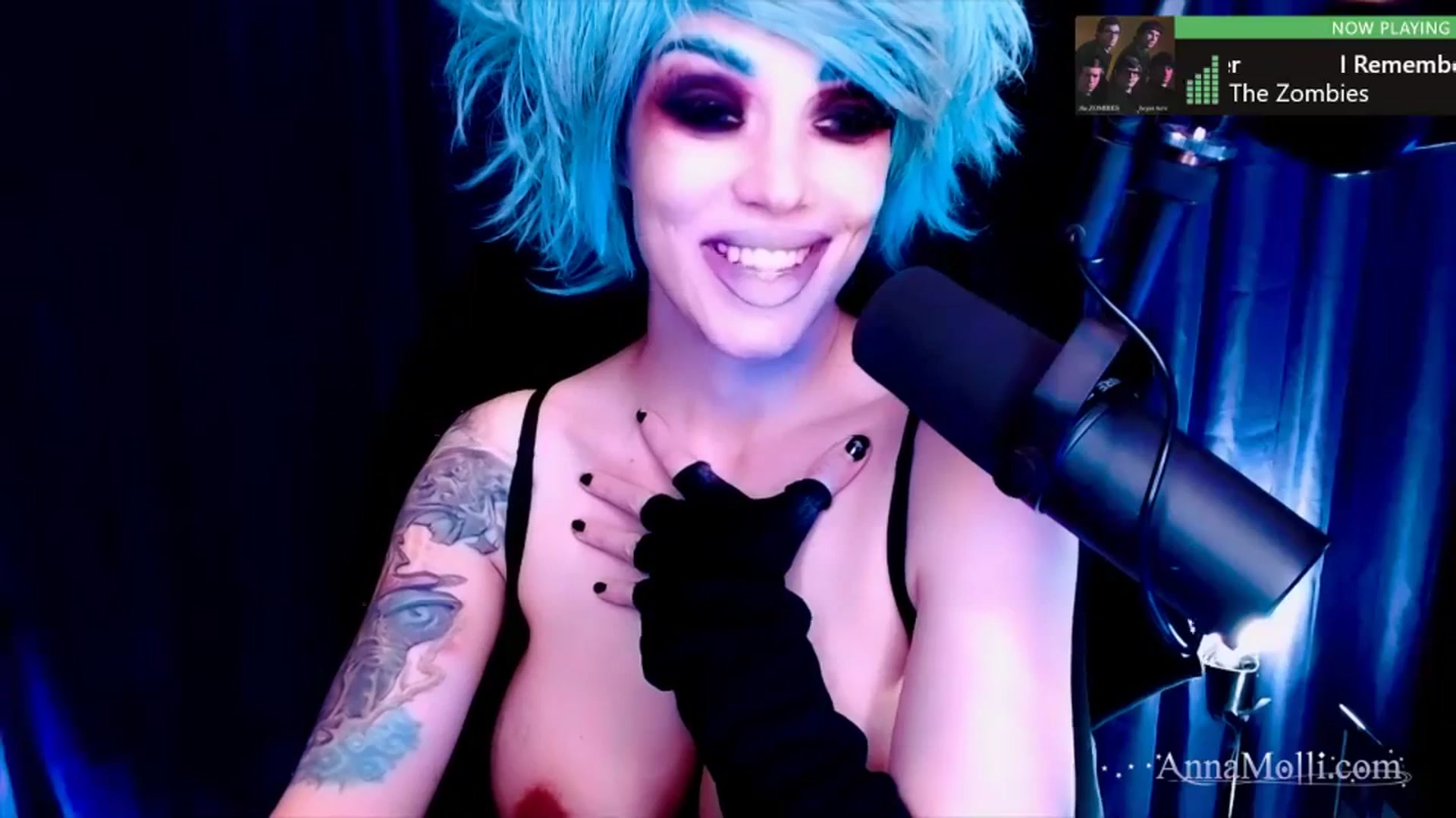 Gallery image thumbnail from AnnaMolli's myfreecams stream on, 10/22/2023, 02:34 image 5 of 20