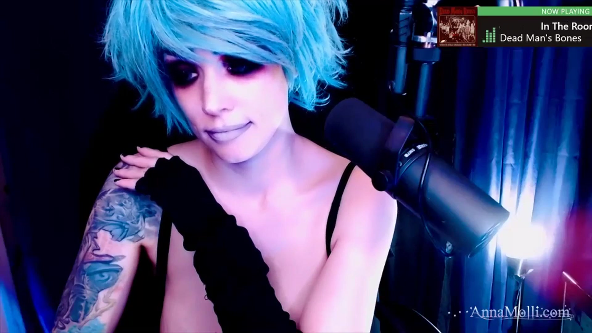 Gallery image thumbnail from AnnaMolli's myfreecams stream on, 10/22/2023, 04:02 image 9 of 20