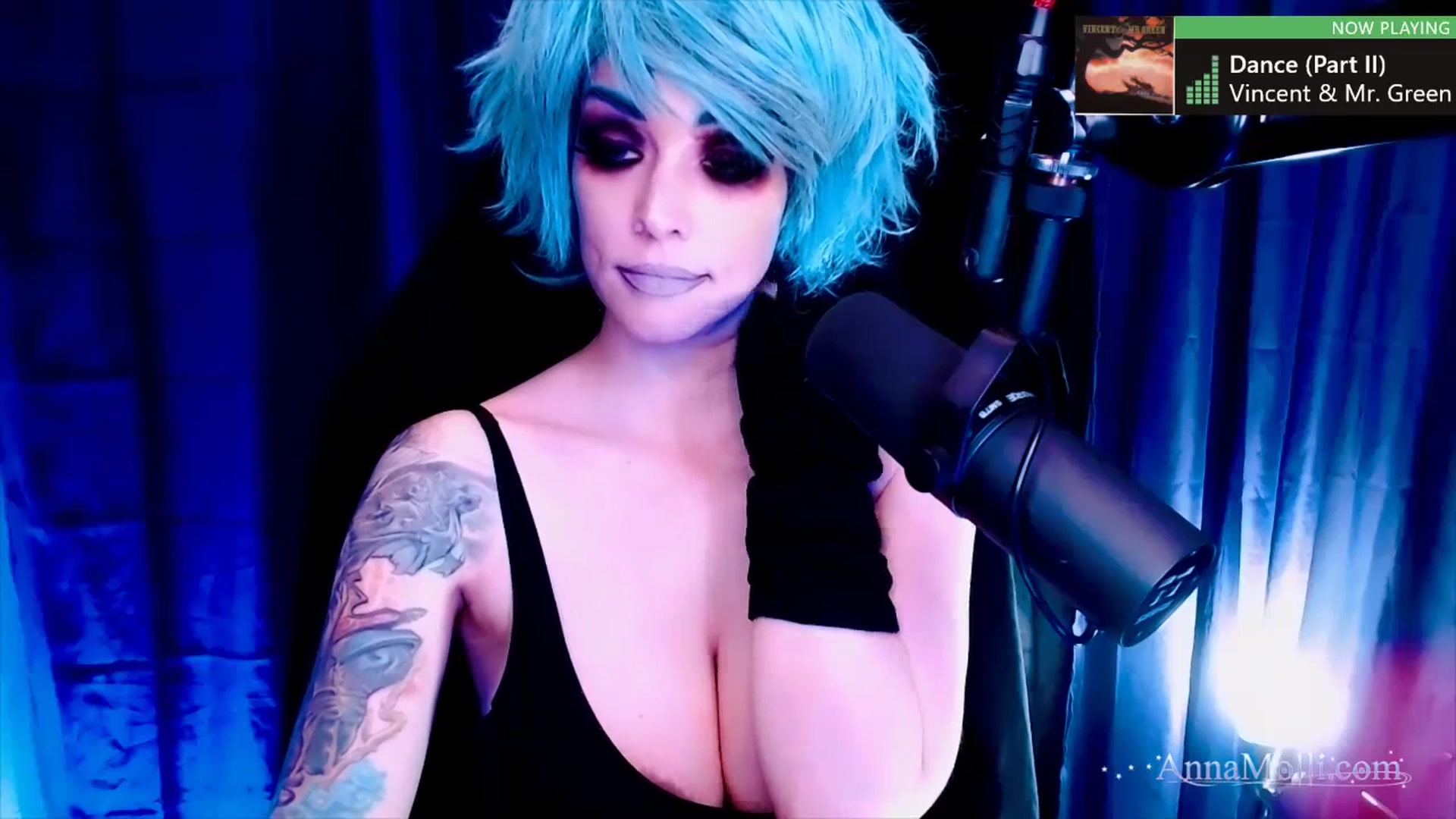 Gallery image thumbnail from AnnaMolli's myfreecams stream on, 10/23/2023, 02:29 image 6 of 20