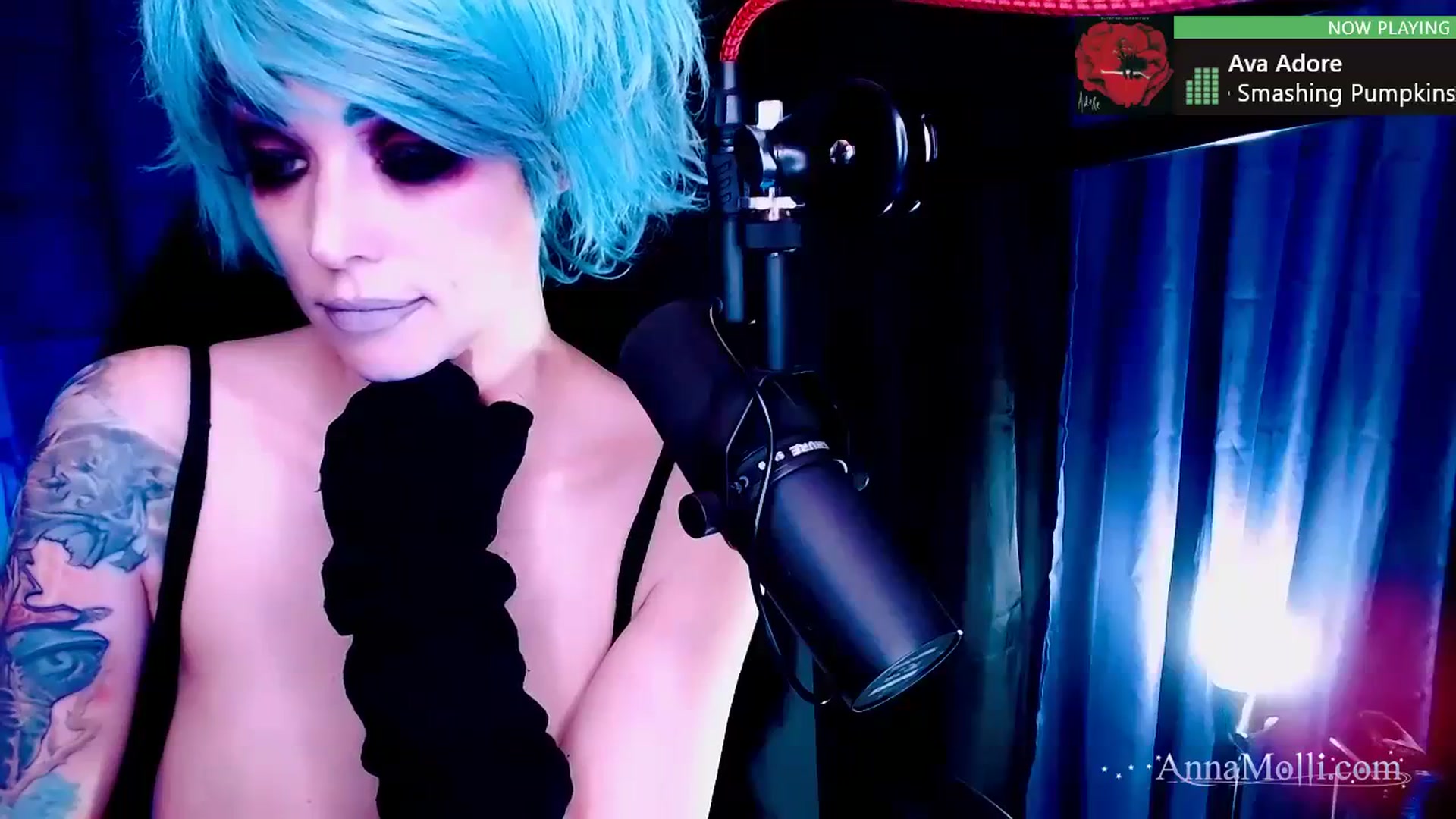 Gallery image thumbnail from AnnaMolli's myfreecams stream on, 10/23/2023, 04:03 image 13 of 20