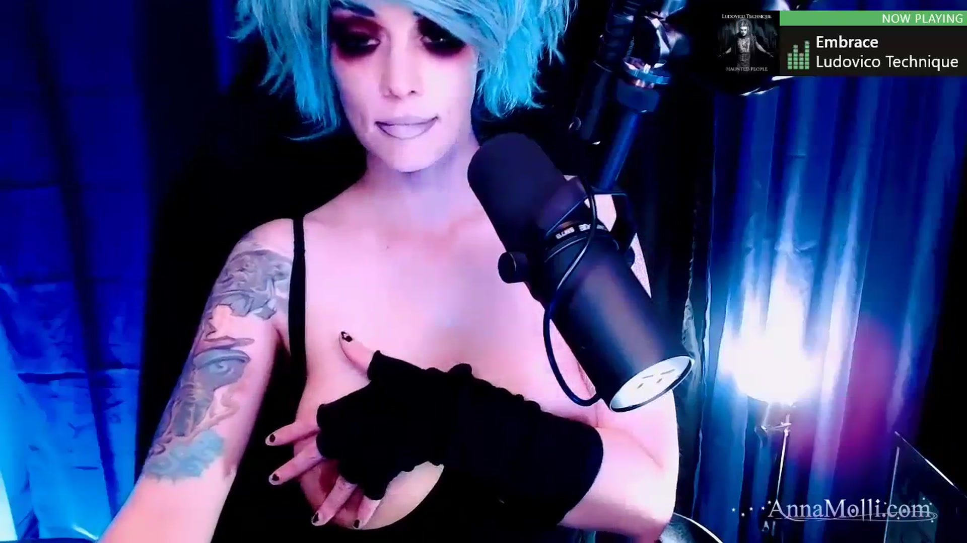 Gallery image thumbnail from AnnaMolli's myfreecams stream on, 10/24/2023, 03:48 image 10 of 20