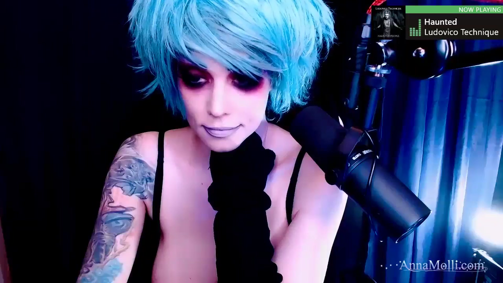 Gallery image thumbnail from AnnaMolli's myfreecams stream on, 10/27/2023, 04:01 image 7 of 20