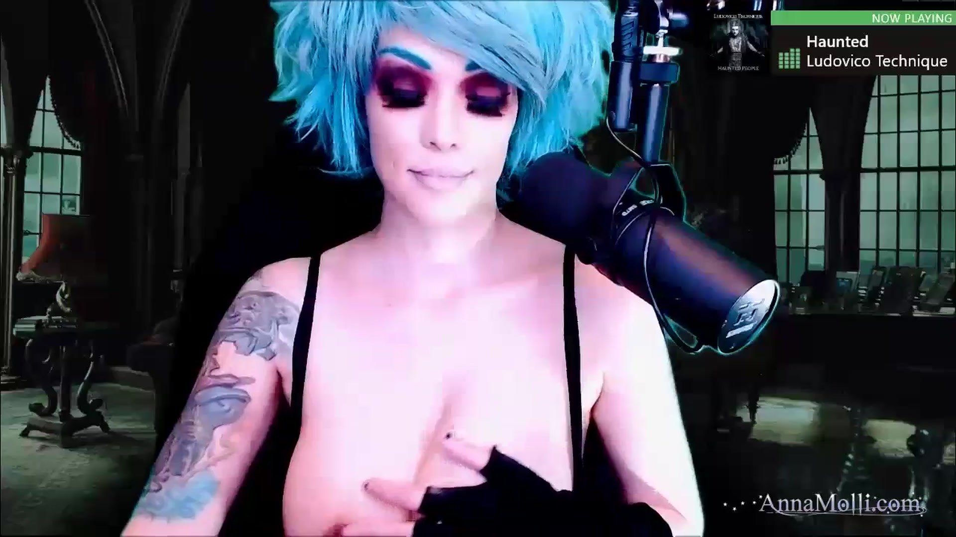 Gallery image thumbnail from AnnaMolli's myfreecams stream on, 11/01/2023, 03:28 image 12 of 20