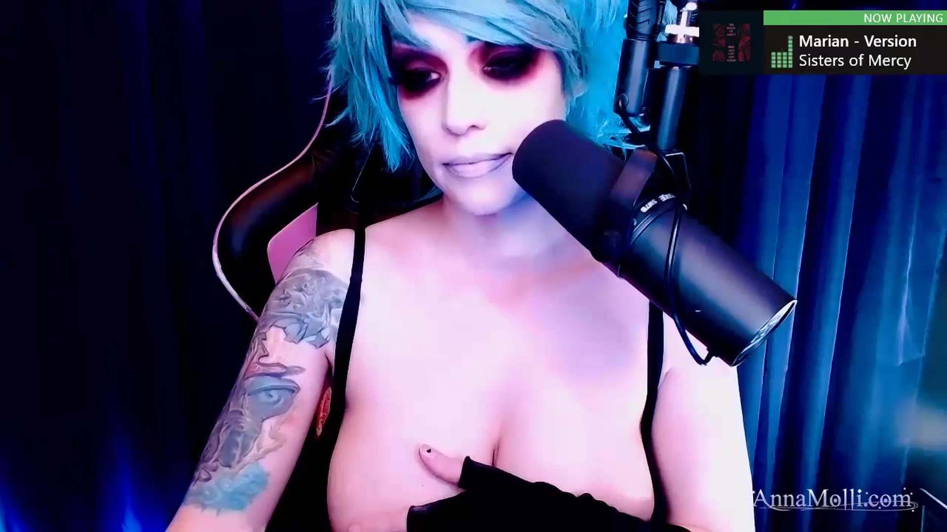 Gallery image thumbnail from AnnaMolli's myfreecams stream on, 11/06/2023, 04:50 image 12 of 20