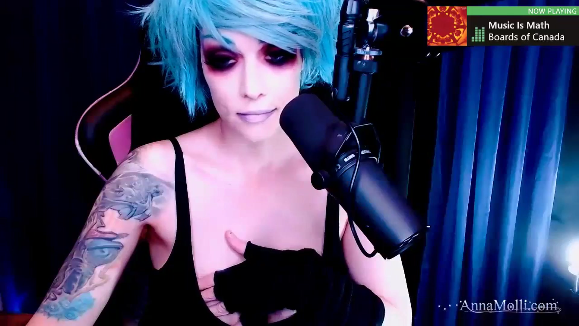 Gallery image thumbnail from AnnaMolli's myfreecams stream on, 11/14/2023, 04:14 image 2 of 20