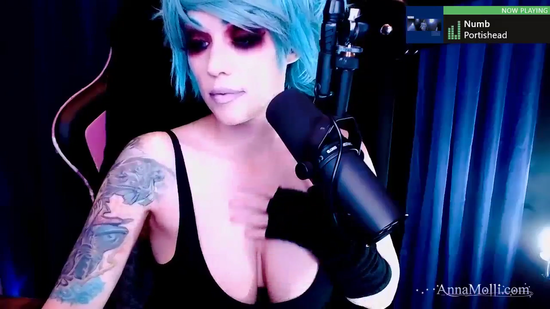 Gallery image thumbnail from AnnaMolli's myfreecams stream on, 11/14/2023, 04:14 image 3 of 20