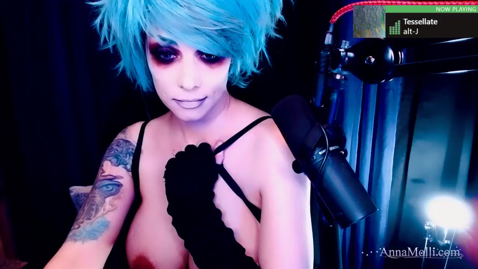 Gallery image thumbnail from AnnaMolli's myfreecams stream on, 12/07/2023, 05:02 image 17 of 20