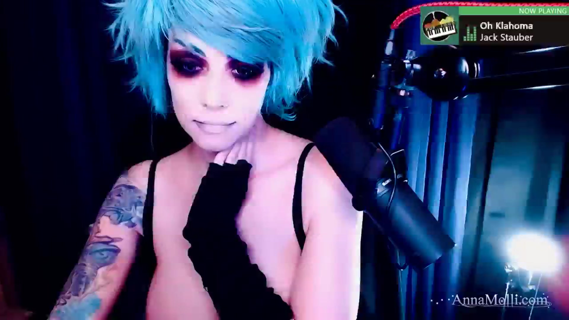 Gallery image thumbnail from AnnaMolli's myfreecams stream on, 12/07/2023, 05:02 image 9 of 20