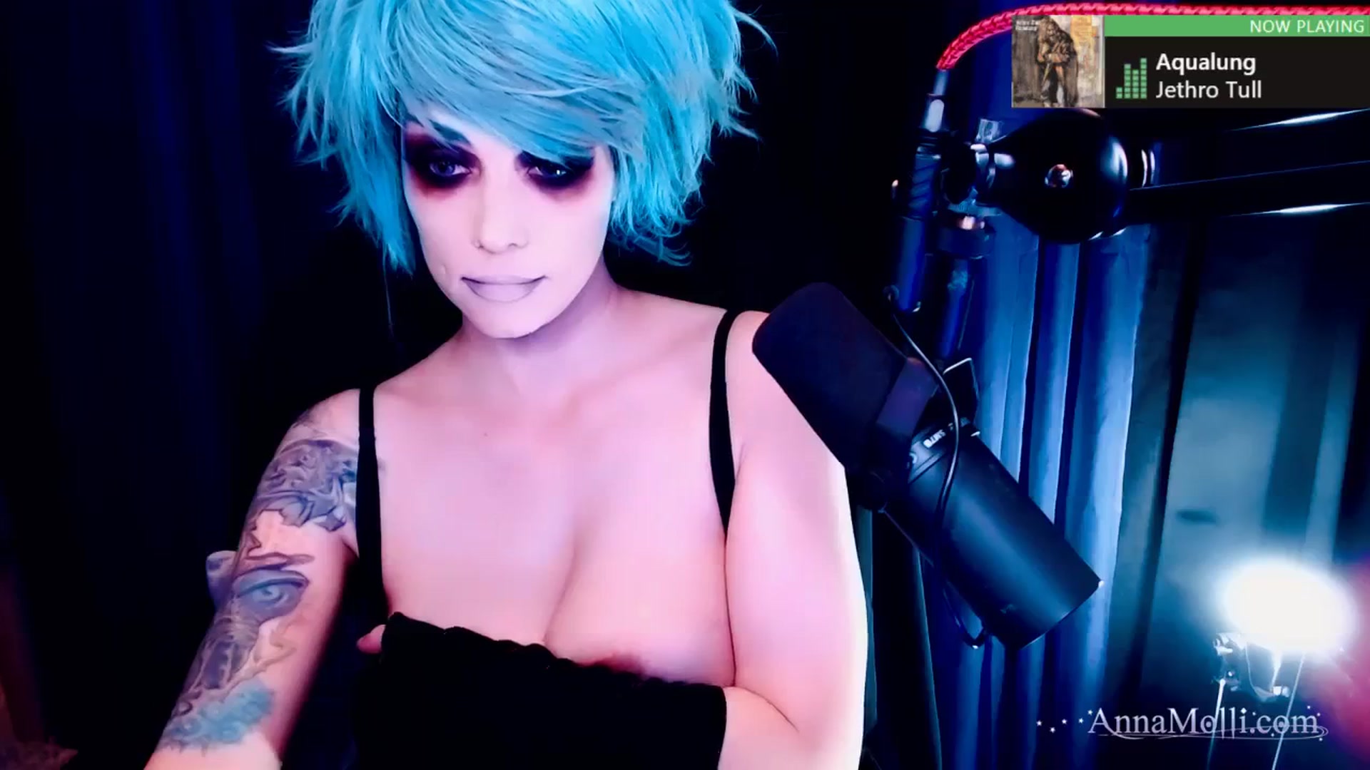 Gallery image thumbnail from AnnaMolli's myfreecams stream on, 12/07/2023, 05:02 image 4 of 20