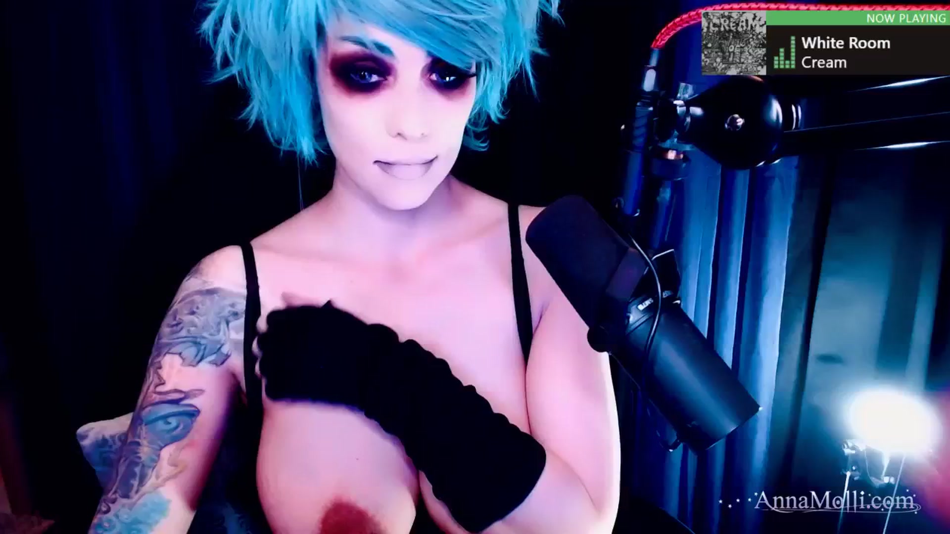 Gallery image thumbnail from AnnaMolli's myfreecams stream on, 12/07/2023, 05:02 image 10 of 20