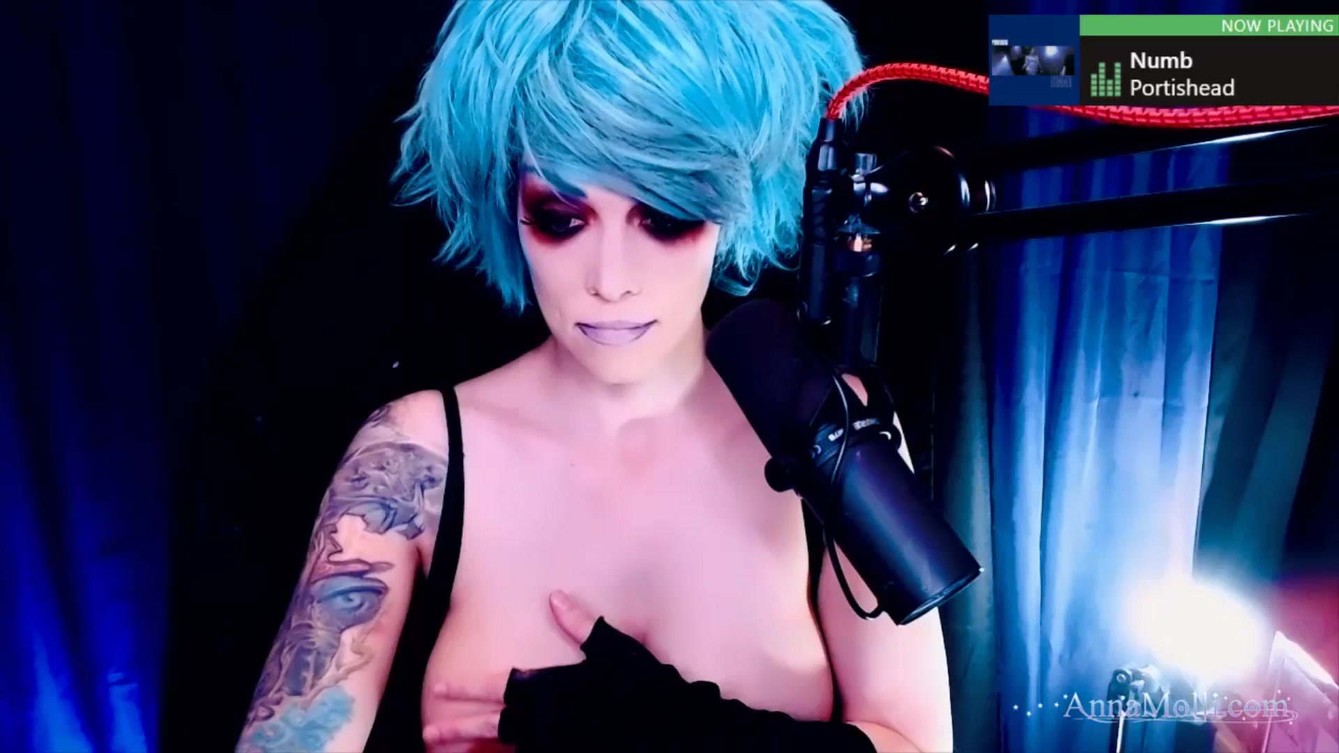 Gallery image thumbnail from AnnaMolli's myfreecams stream on, 12/19/2023, 05:05 image 1 of 20