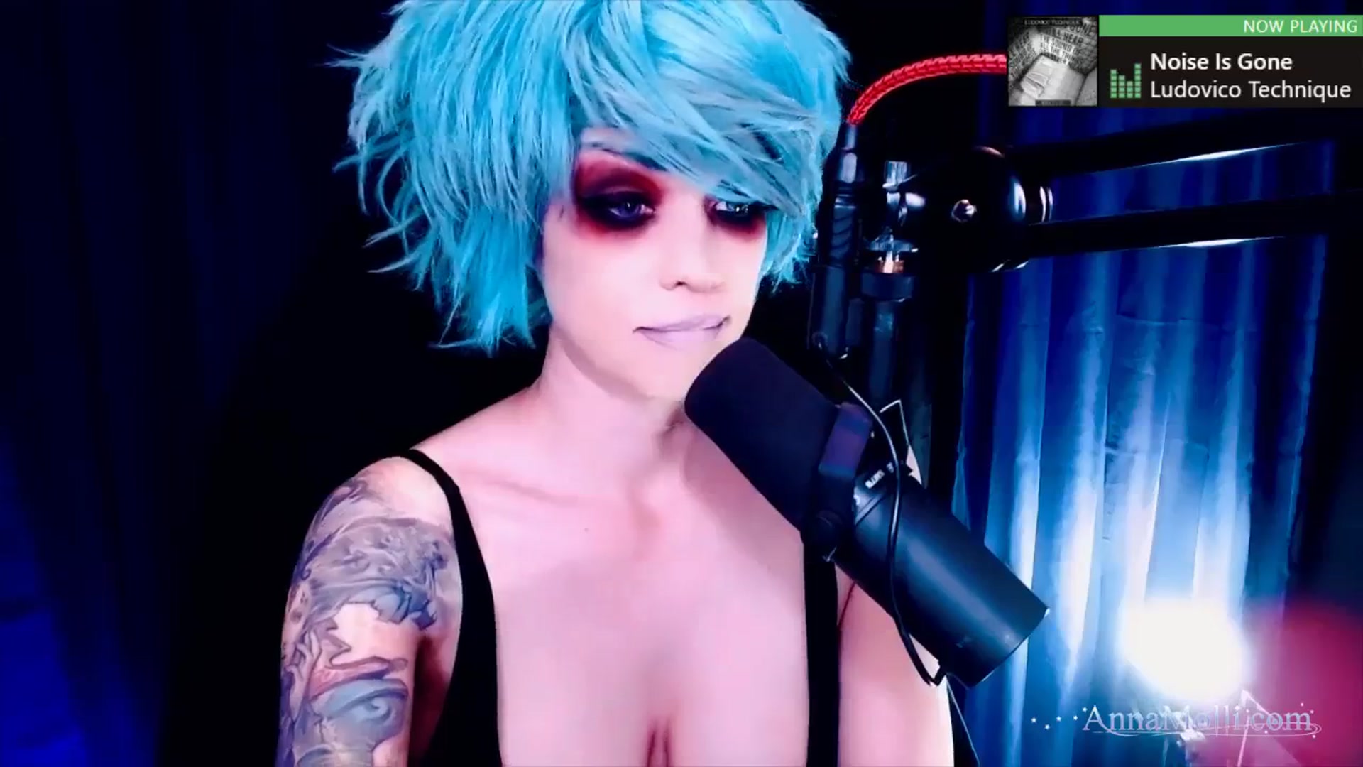 Gallery image thumbnail from AnnaMolli's myfreecams stream on, 12/28/2023, 04:46 image 3 of 20