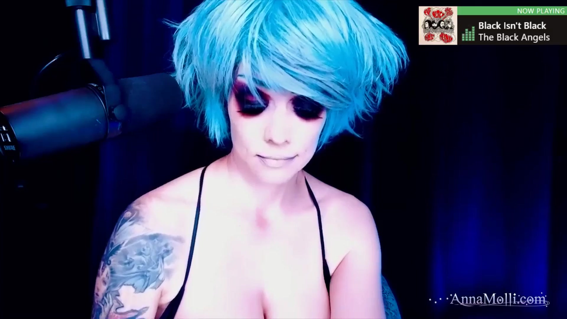 Gallery image thumbnail from AnnaMolli's myfreecams stream on, 03/08/2024, 05:02 image 10 of 20